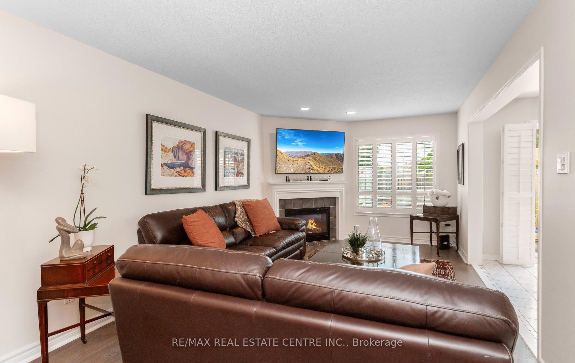 Photo 9 of 40 Hepburn Crescent N, Halton Hills, Georgetown — HOMEH