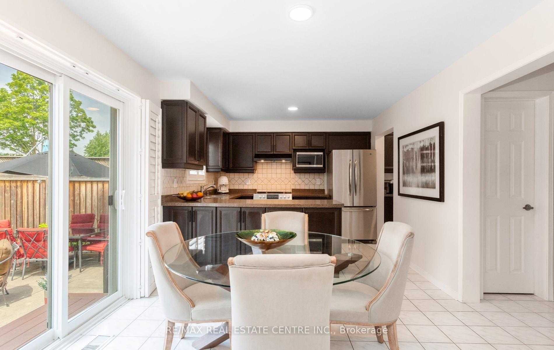 Photo 11 of 40 Hepburn Crescent N, Halton Hills, Georgetown — HOMEH