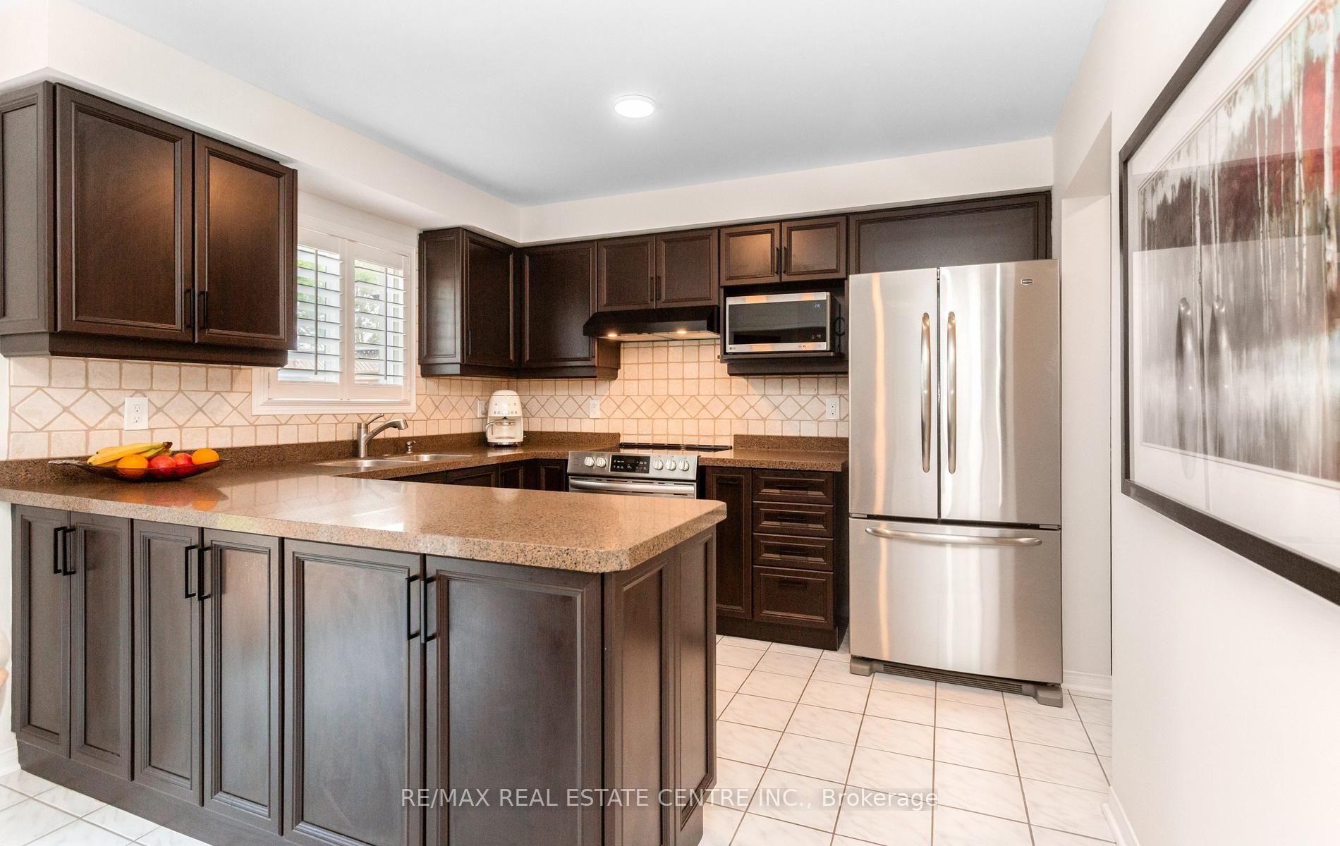 Photo 13 of 40 Hepburn Crescent N, Halton Hills, Georgetown — HOMEH