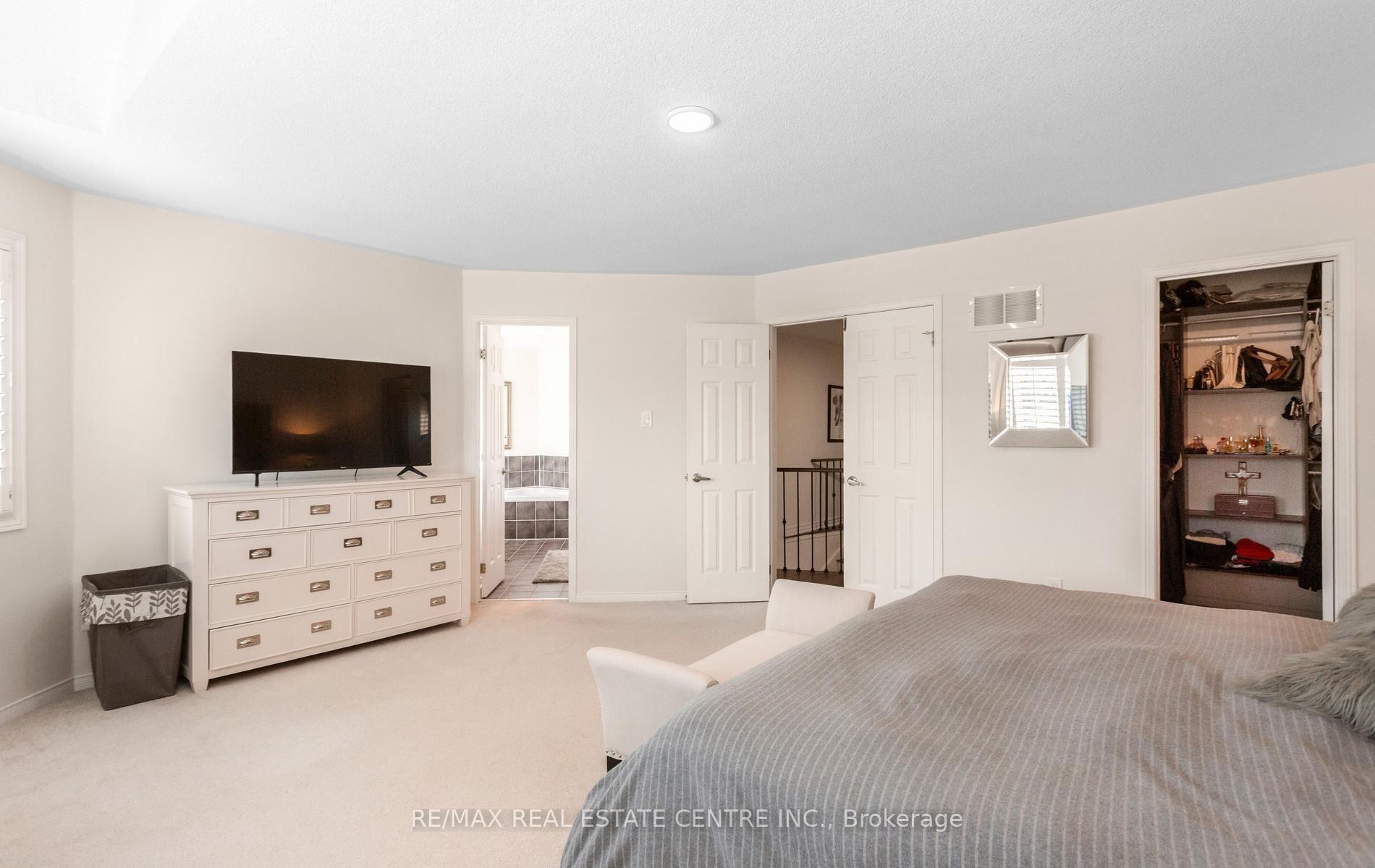 Photo 21 of 40 Hepburn Crescent N, Halton Hills, Georgetown — HOMEH