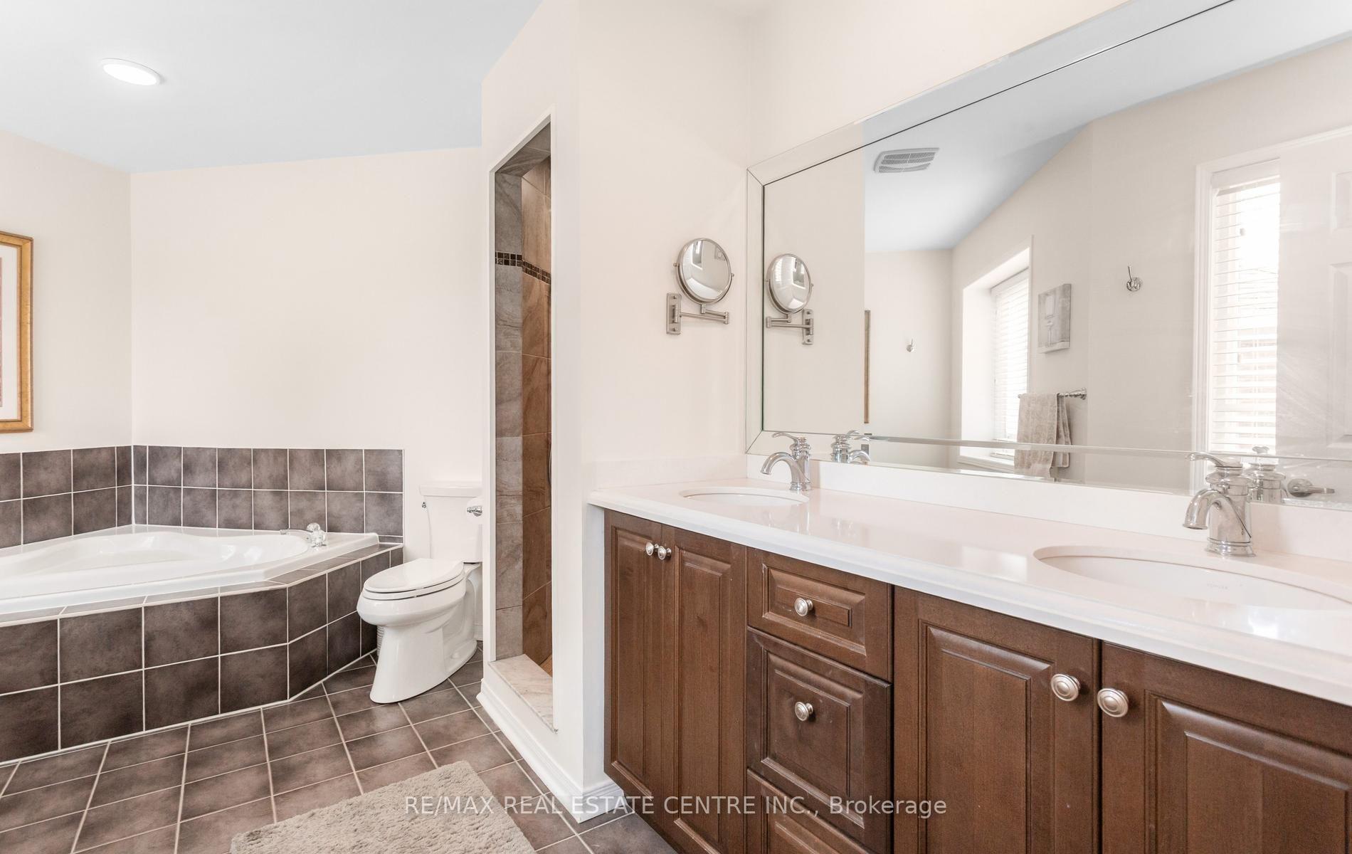 Photo 22 of 40 Hepburn Crescent N, Halton Hills, Georgetown — HOMEH