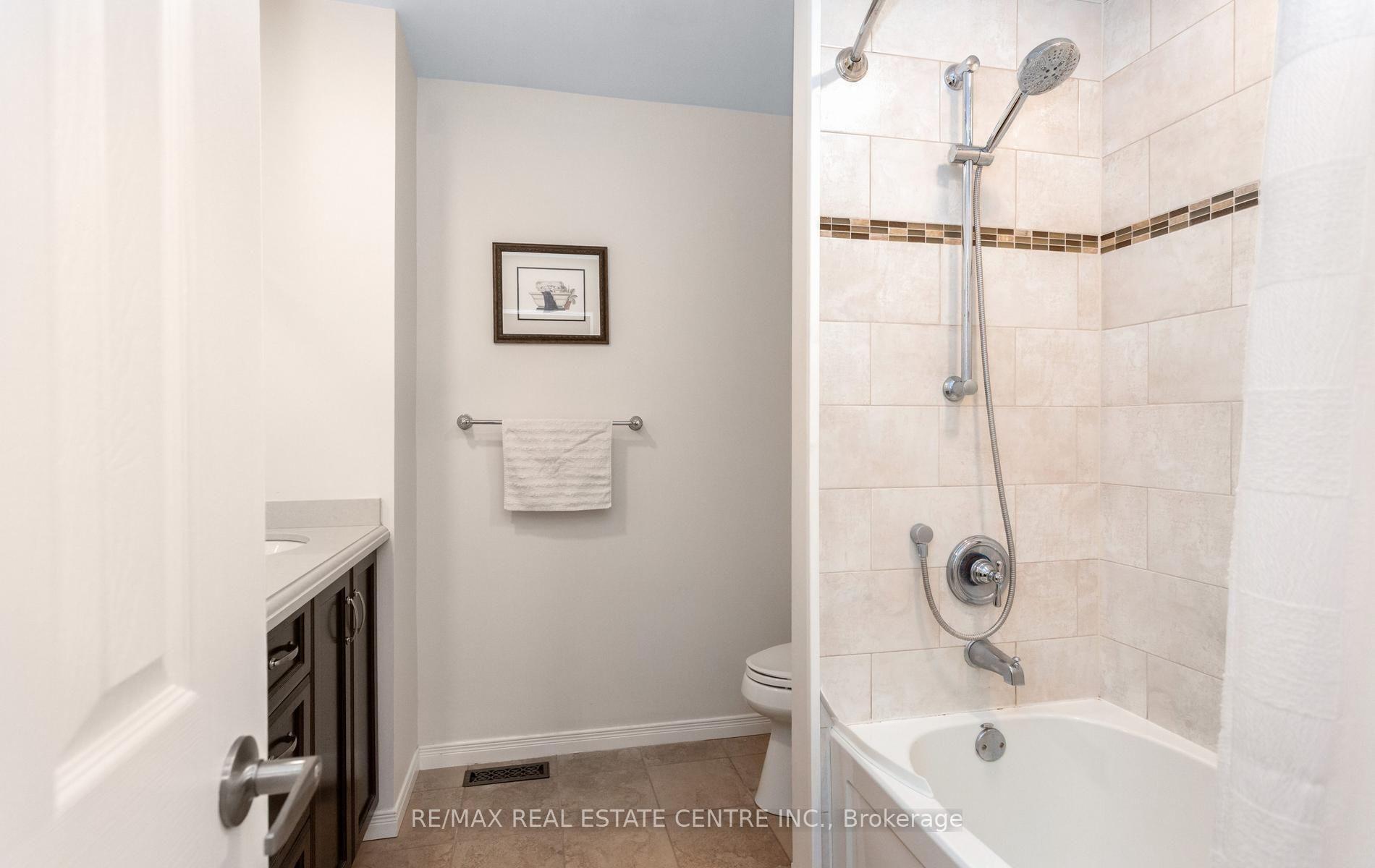 Photo 32 of 40 Hepburn Crescent N, Halton Hills, Georgetown — HOMEH