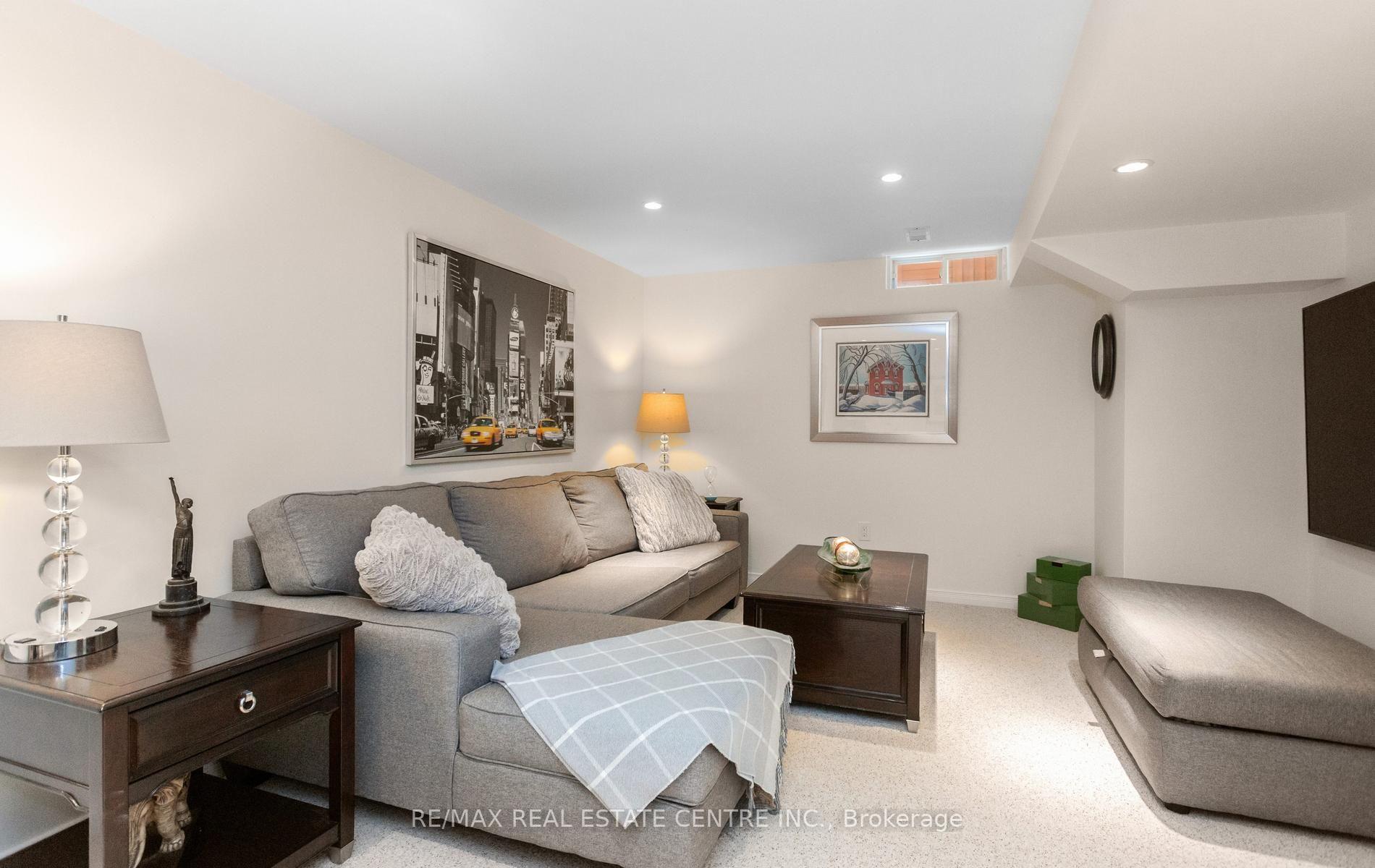 Photo 34 of 40 Hepburn Crescent N, Halton Hills, Georgetown — HOMEH