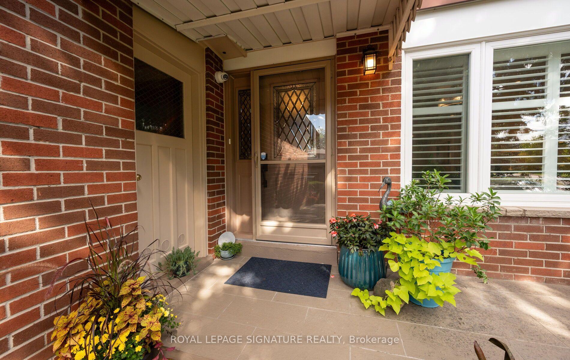 Photo 3 of 42 Shieldmark Crescent, Markham, Royal Orchard — HOMEH