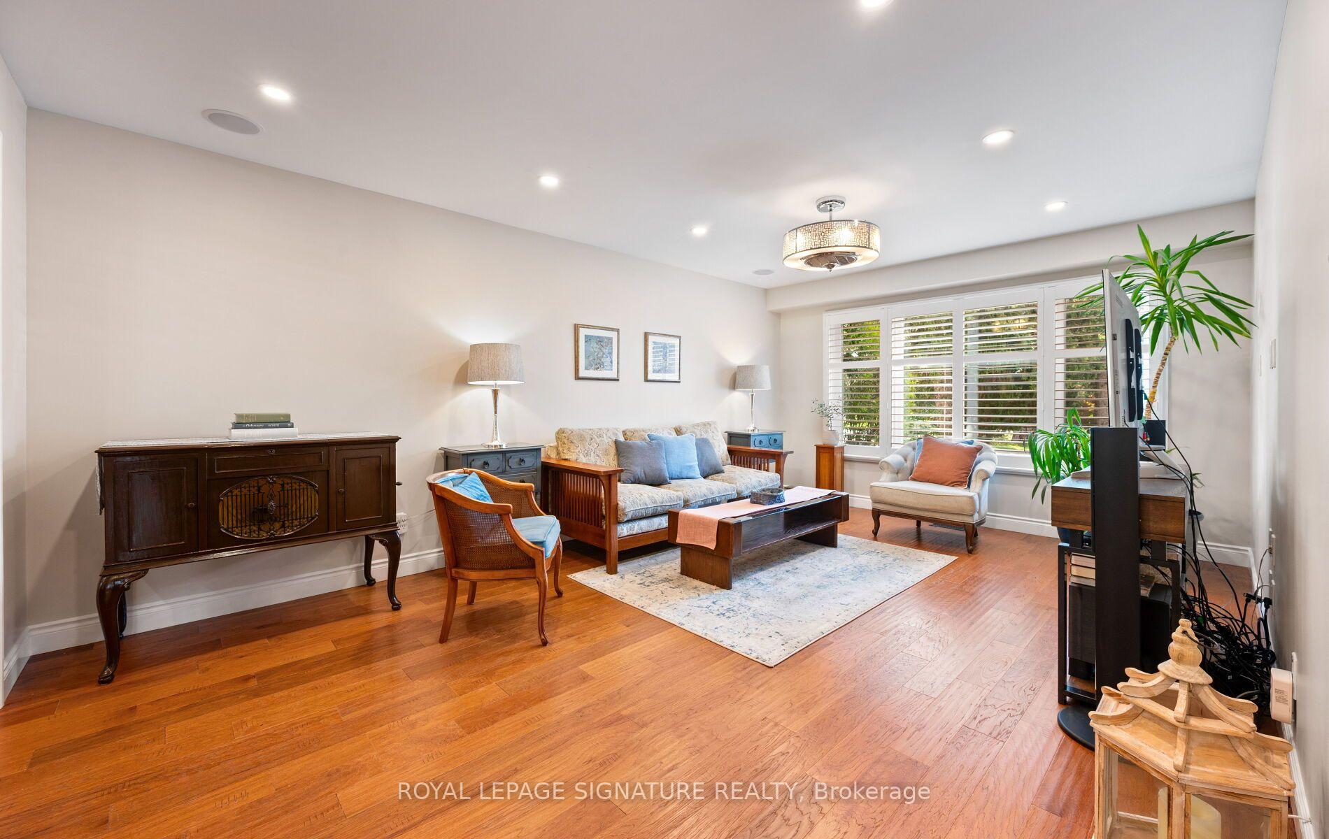 Photo 5 of 42 Shieldmark Crescent, Markham, Royal Orchard — HOMEH