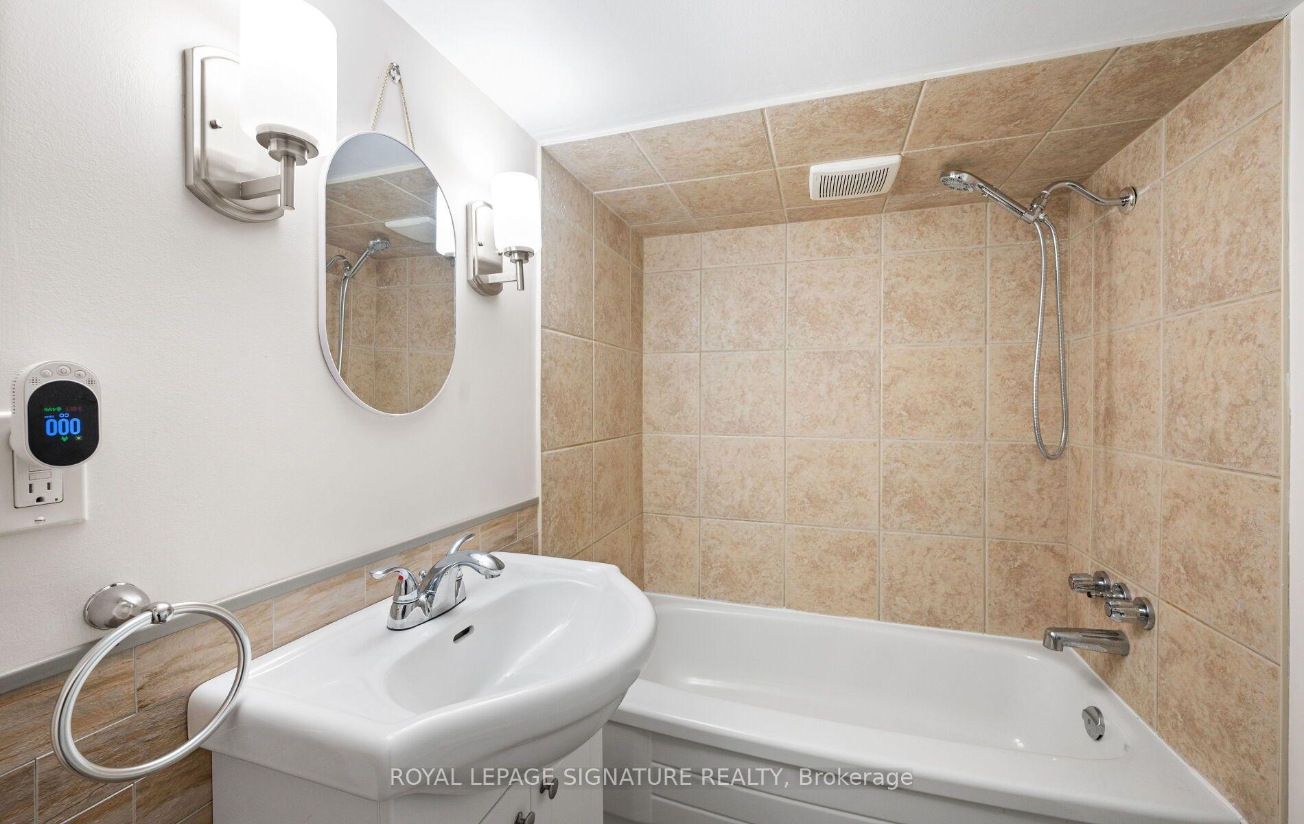 Photo 30 of 42 Shieldmark Crescent, Markham, Royal Orchard — HOMEH