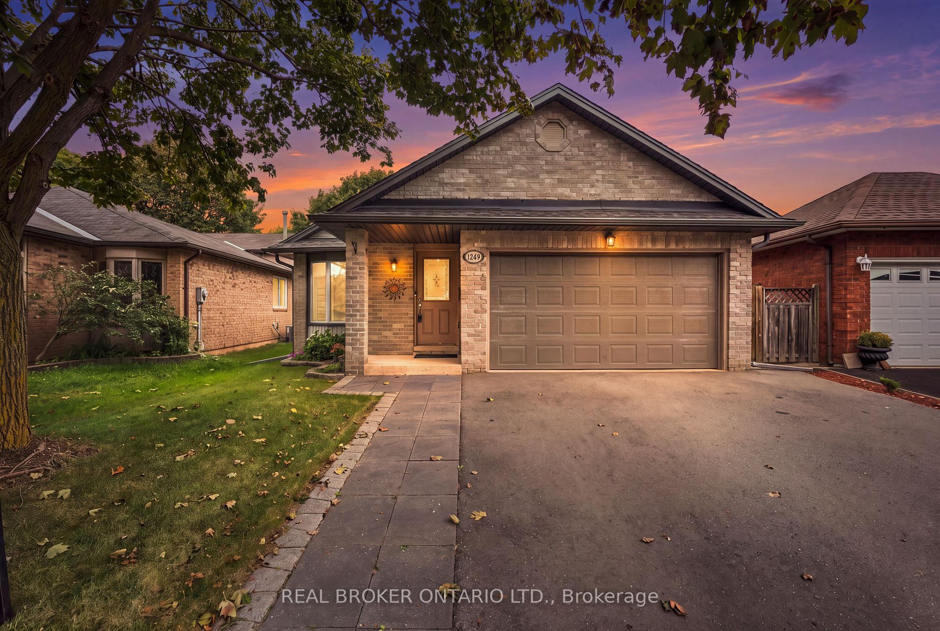 Photo 2 of 1249 Thorpe Road, Burlington, Brant — HOMEH