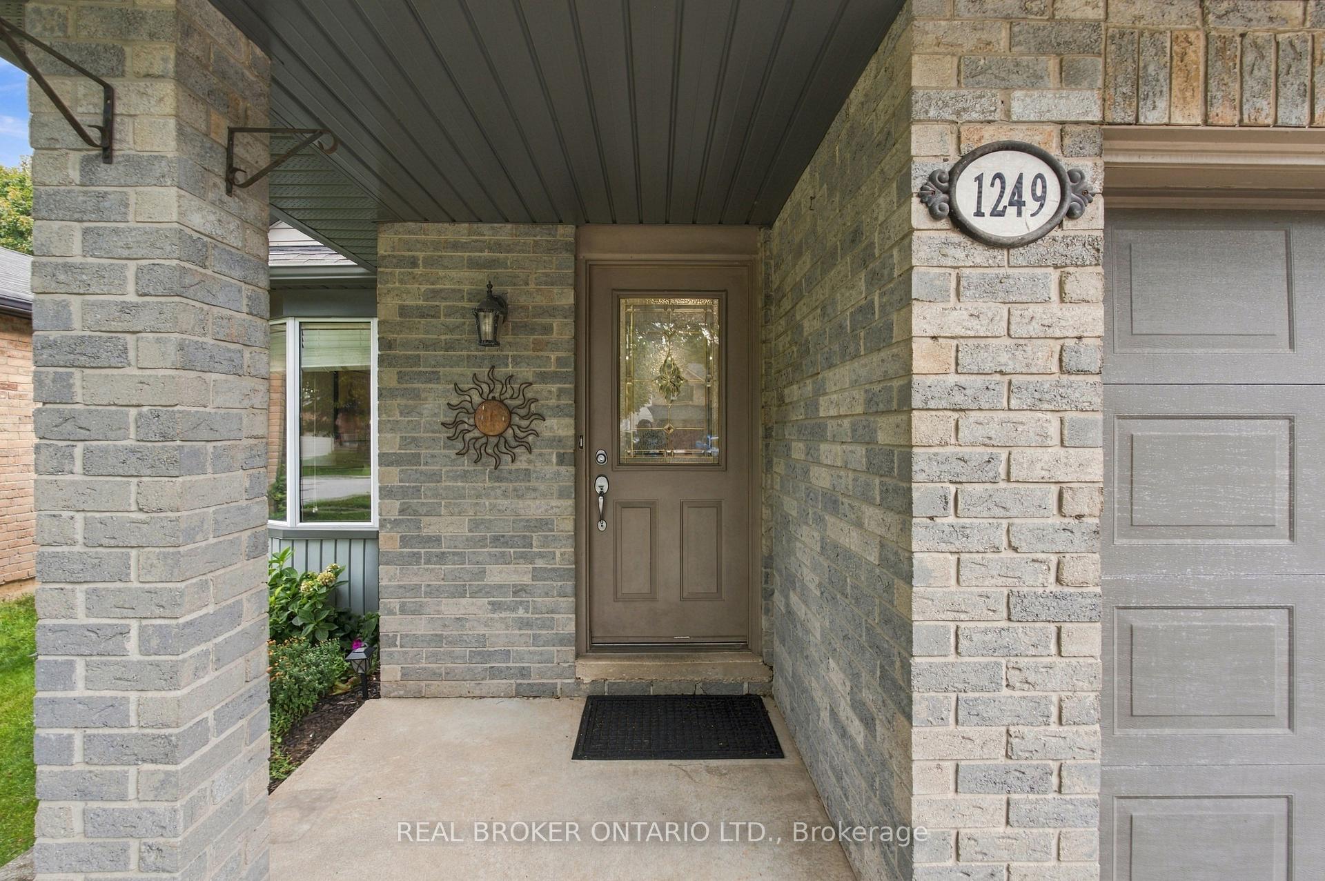 Photo 3 of 1249 Thorpe Road, Burlington, Brant — HOMEH