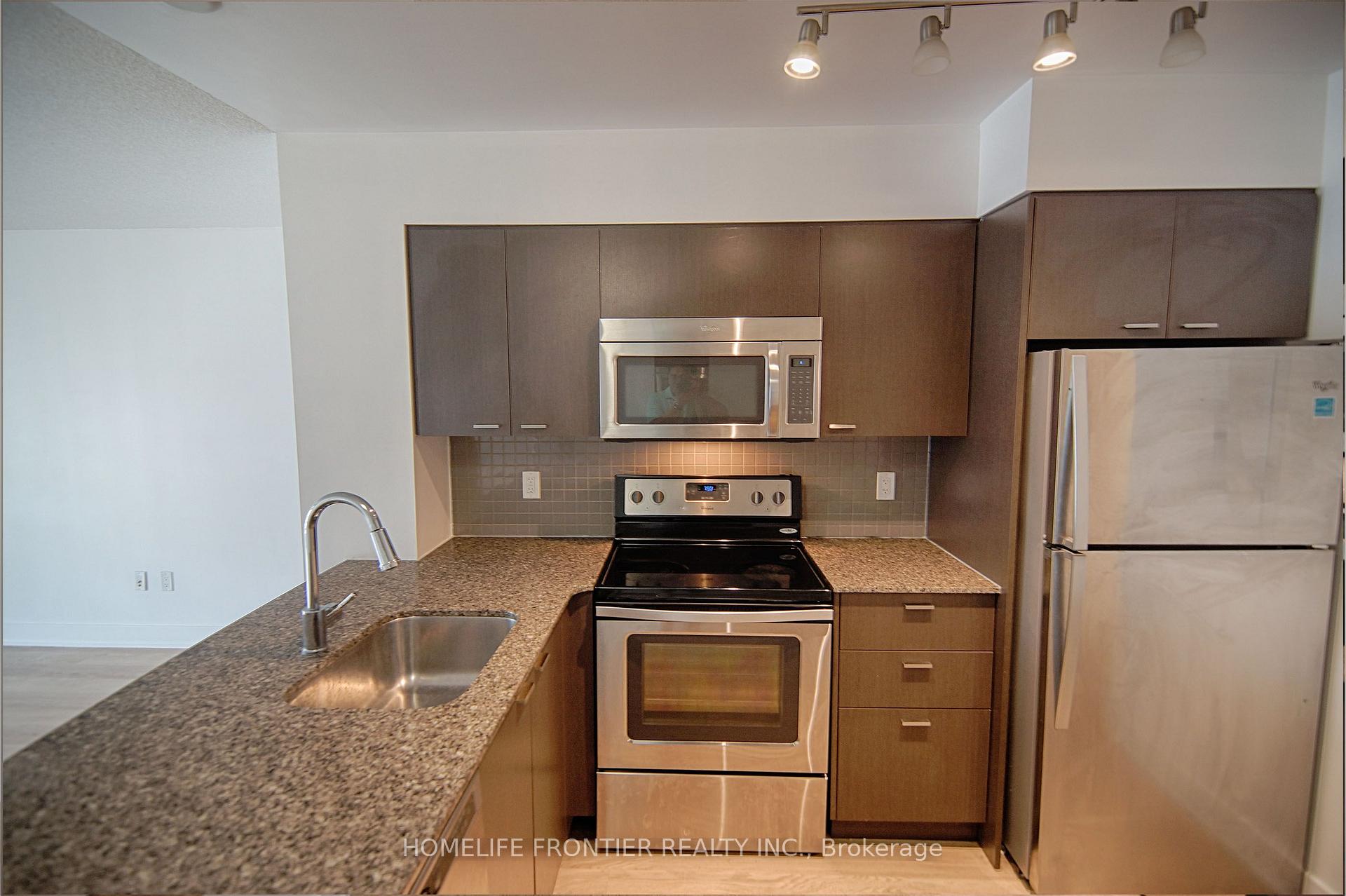 Photo 5 of Unit 904, 88 Sheppard Avenue E, North York, Willowdale East — HOMEH