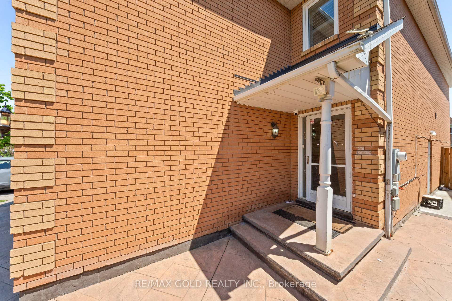 Photo 3 of 31 Ravenscliffe Court, Brampton, Northwood Park — HOMEH