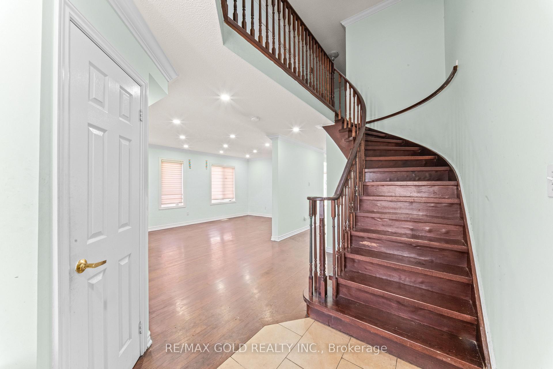 Photo 5 of 31 Ravenscliffe Court, Brampton, Northwood Park — HOMEH