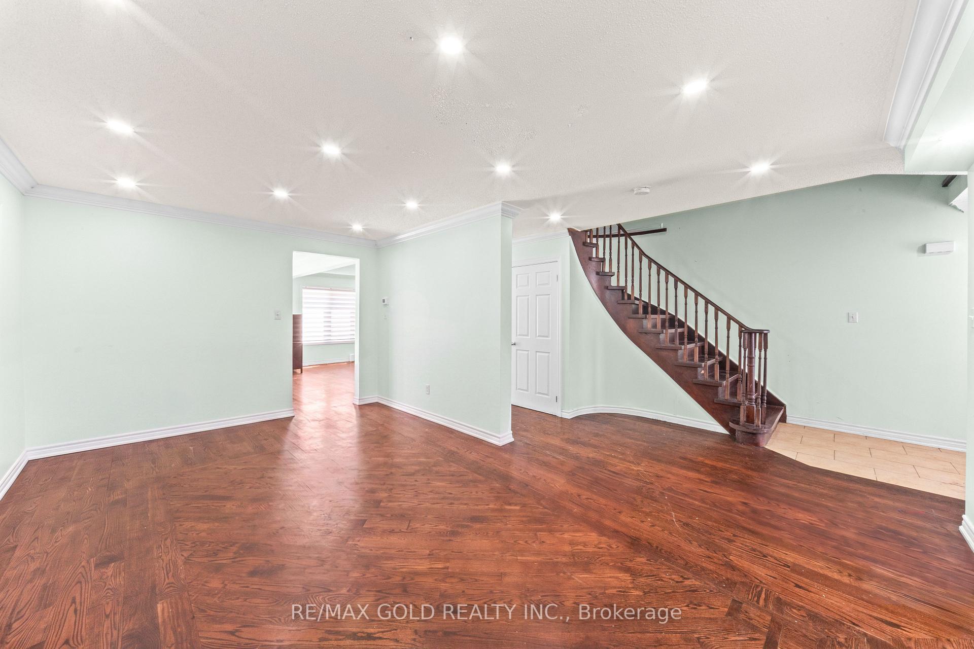 Photo 7 of 31 Ravenscliffe Court, Brampton, Northwood Park — HOMEH
