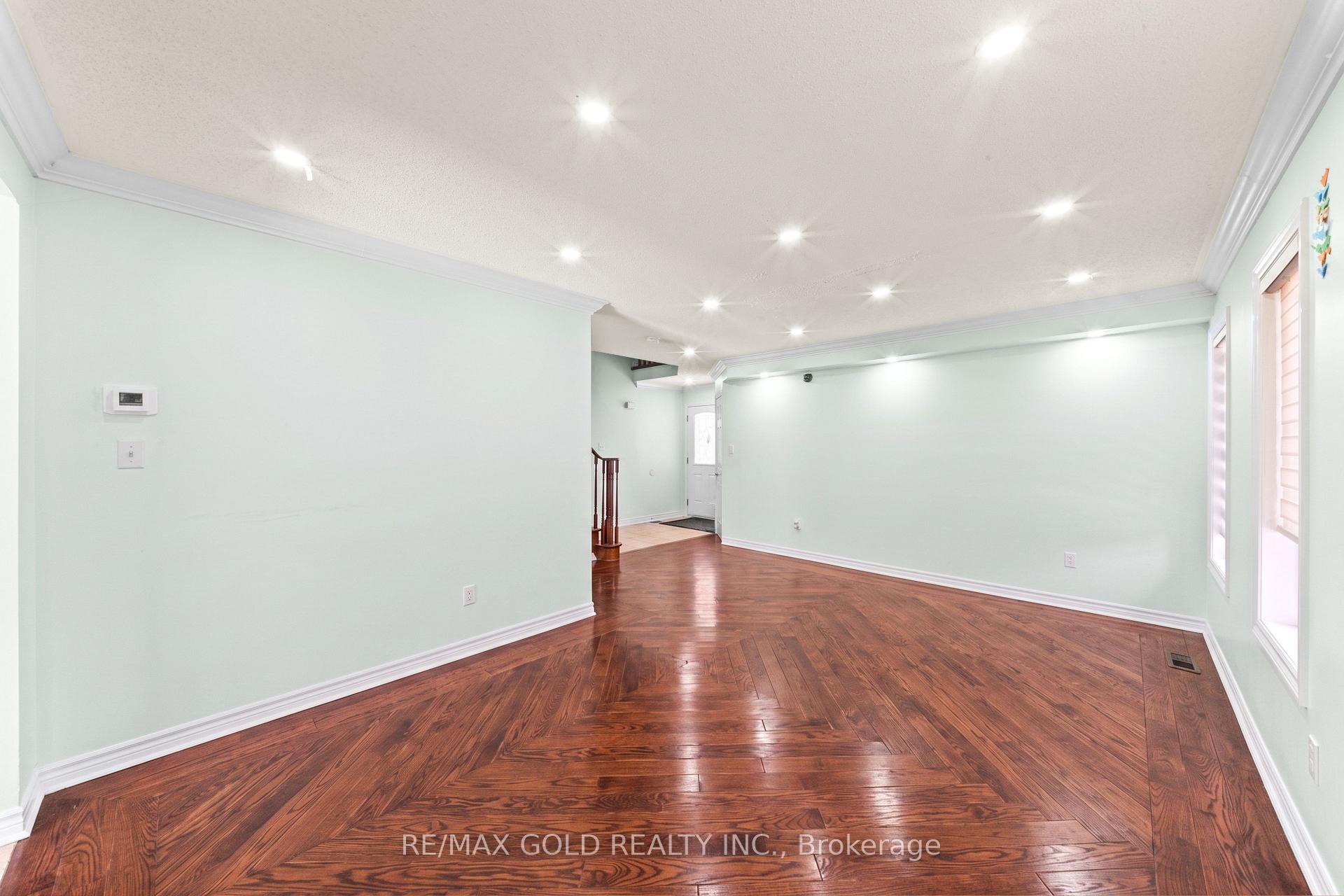 Photo 8 of 31 Ravenscliffe Court, Brampton, Northwood Park — HOMEH
