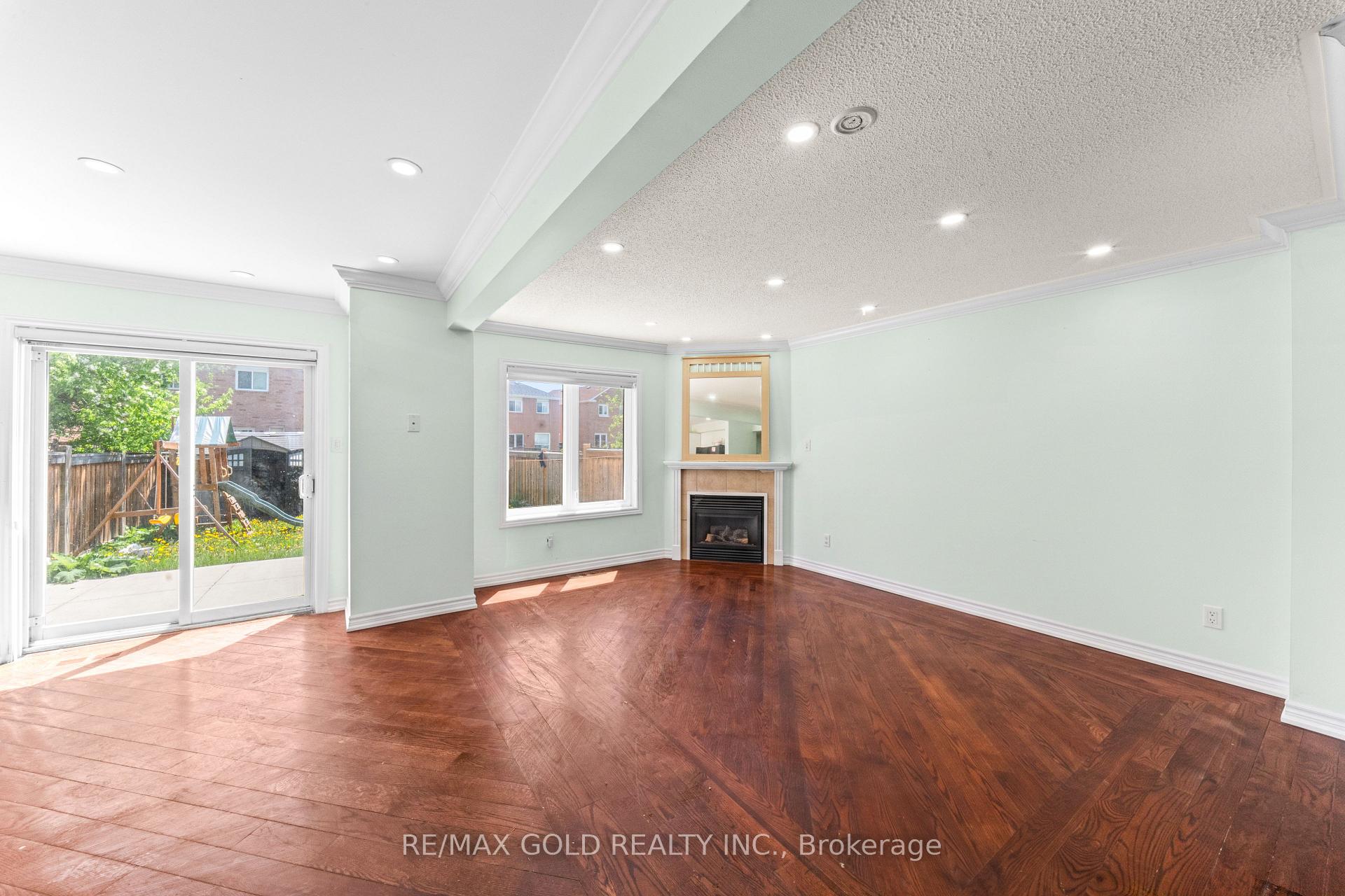Photo 10 of 31 Ravenscliffe Court, Brampton, Northwood Park — HOMEH