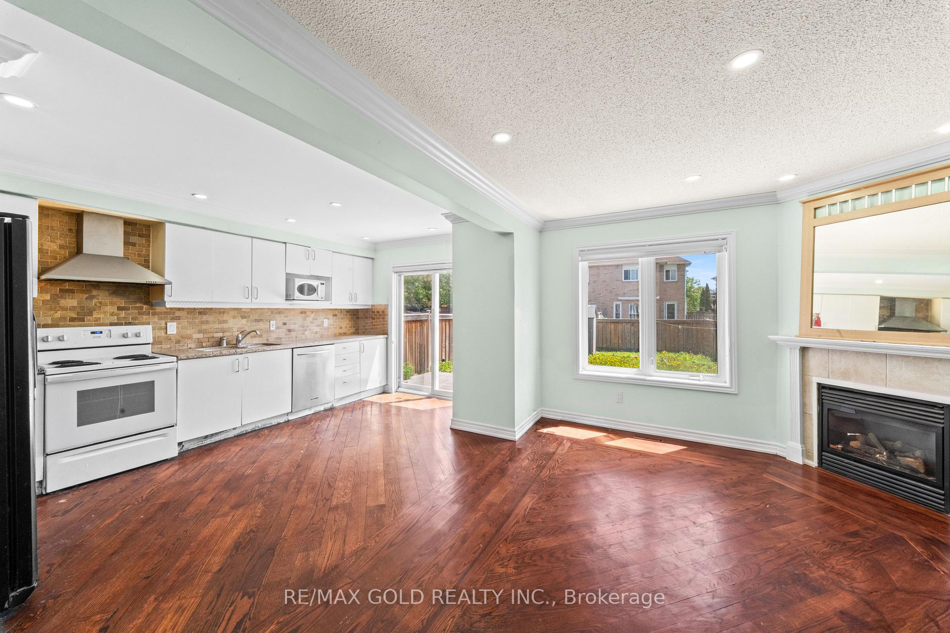 Photo 11 of 31 Ravenscliffe Court, Brampton, Northwood Park — HOMEH