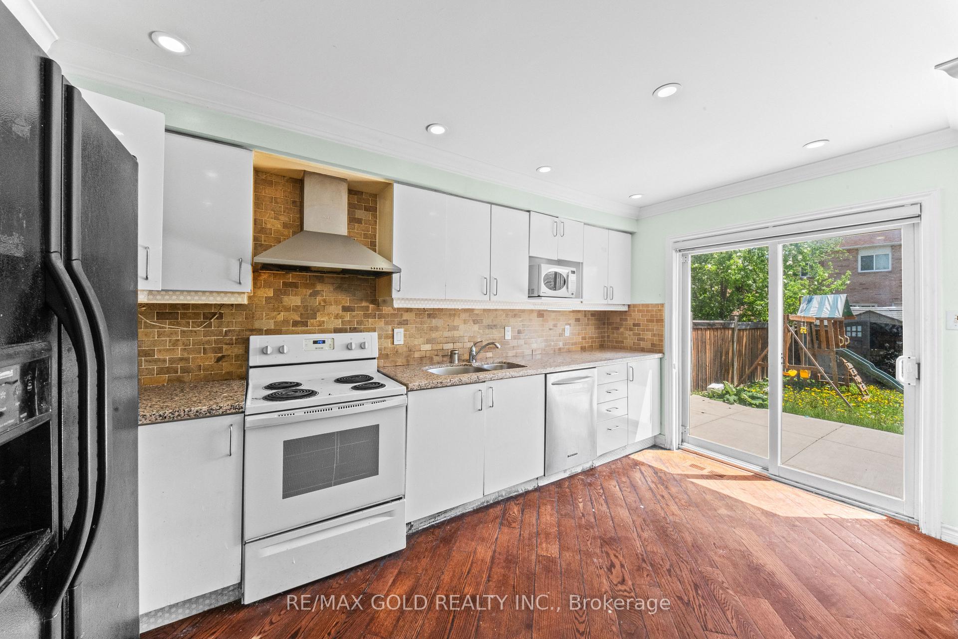 Photo 12 of 31 Ravenscliffe Court, Brampton, Northwood Park — HOMEH