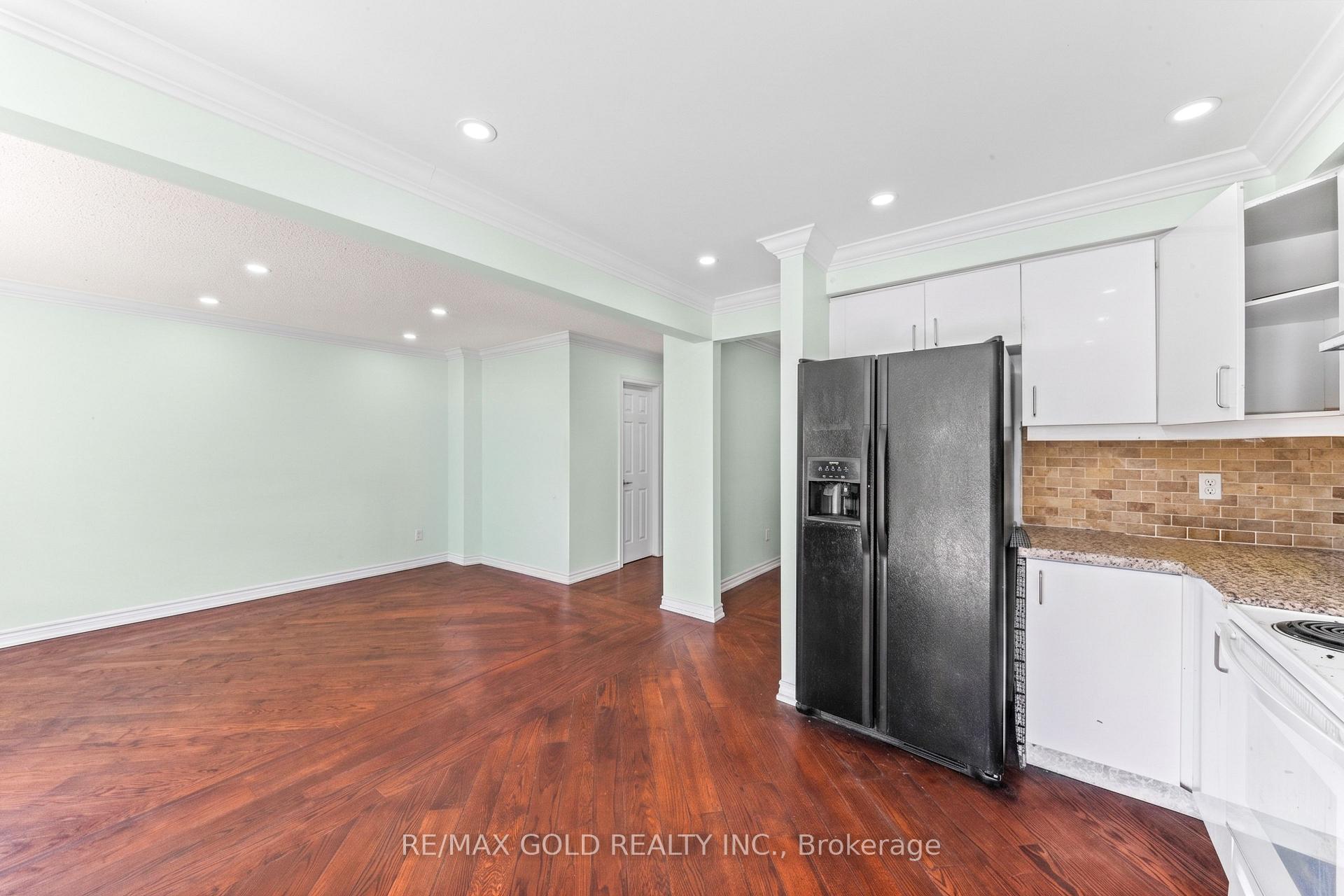 Photo 13 of 31 Ravenscliffe Court, Brampton, Northwood Park — HOMEH