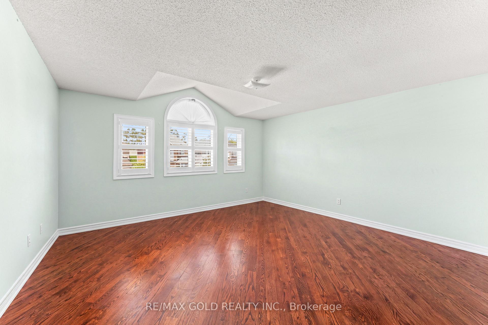Photo 17 of 31 Ravenscliffe Court, Brampton, Northwood Park — HOMEH
