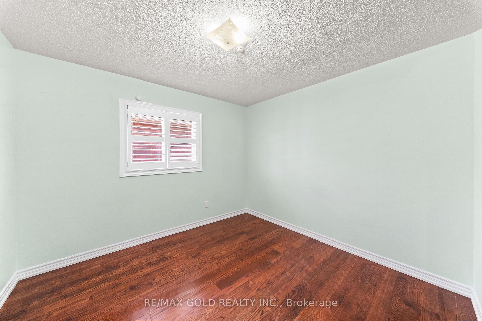 Photo 20 of 31 Ravenscliffe Court, Brampton, Northwood Park — HOMEH