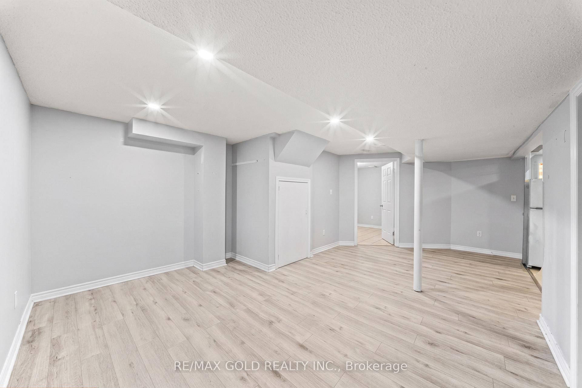 Photo 24 of 31 Ravenscliffe Court, Brampton, Northwood Park — HOMEH