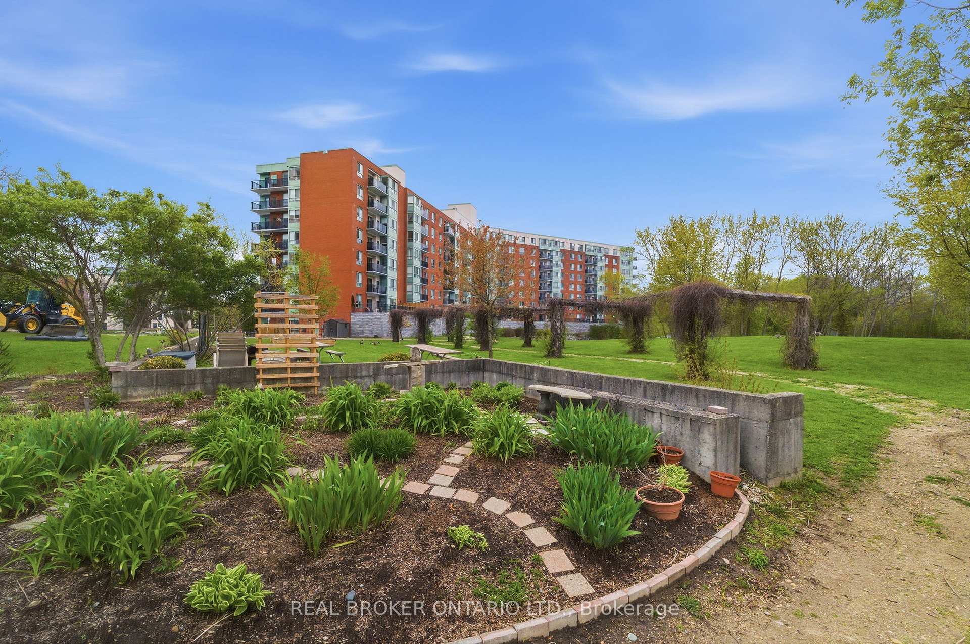 Photo 34 of Unit 215, 30 Blue Springs Drive, Waterloo, Colonial Acres — HOMEH