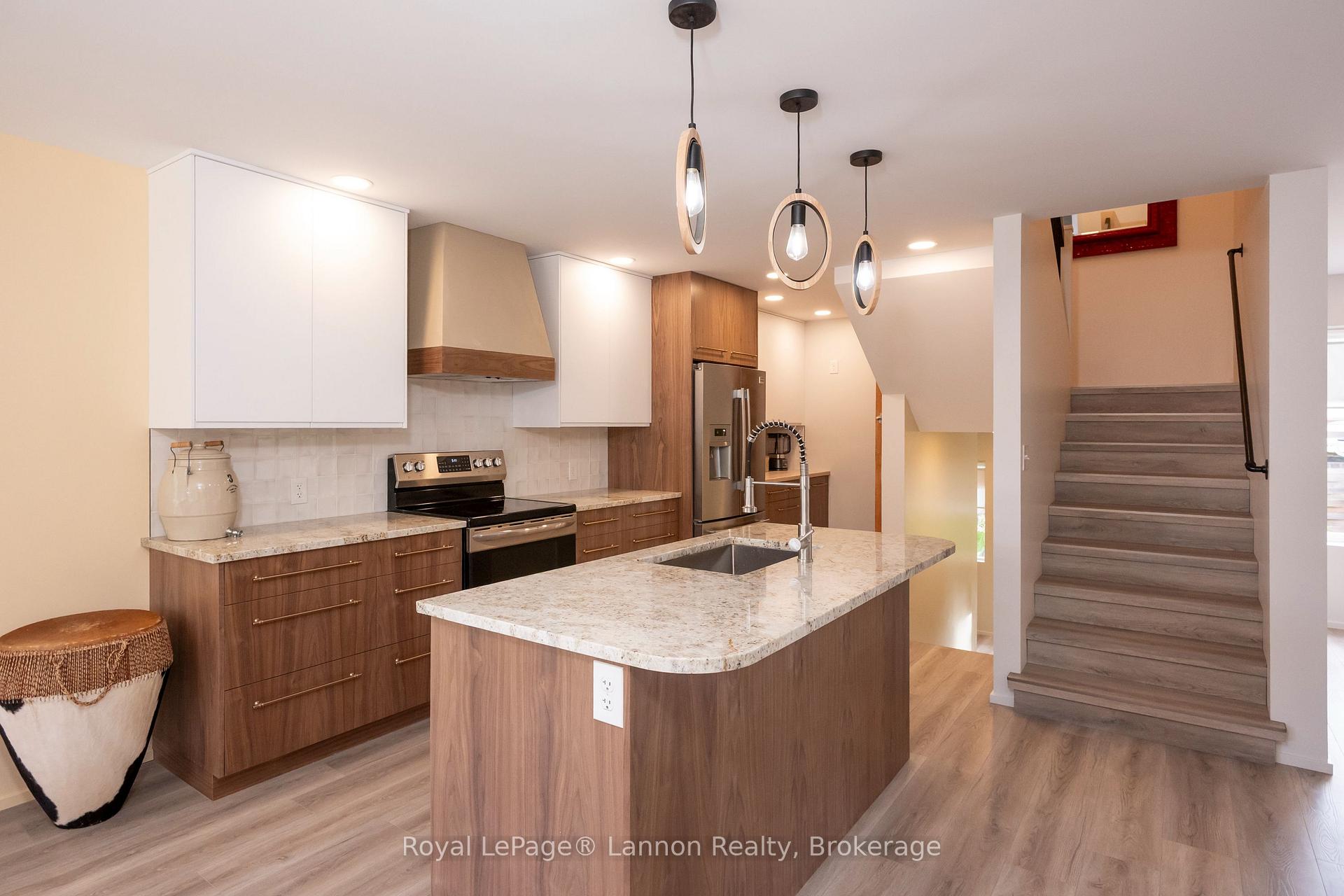 Photo 6 of 1414 Mcgregor Avenue, Thunder Bay, Hyde Park — HOMEH