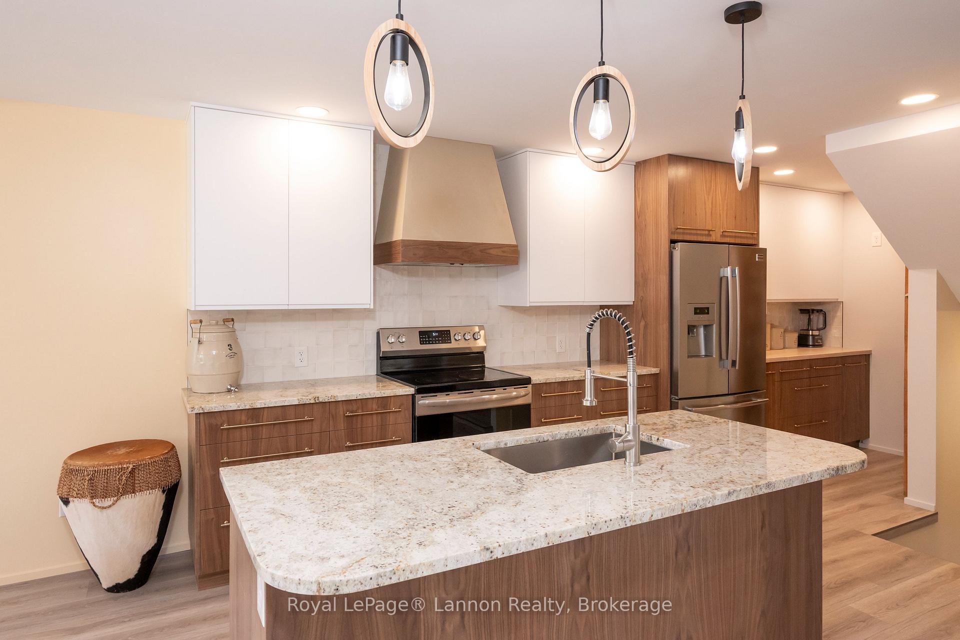 Photo 7 of 1414 Mcgregor Avenue, Thunder Bay, Hyde Park — HOMEH