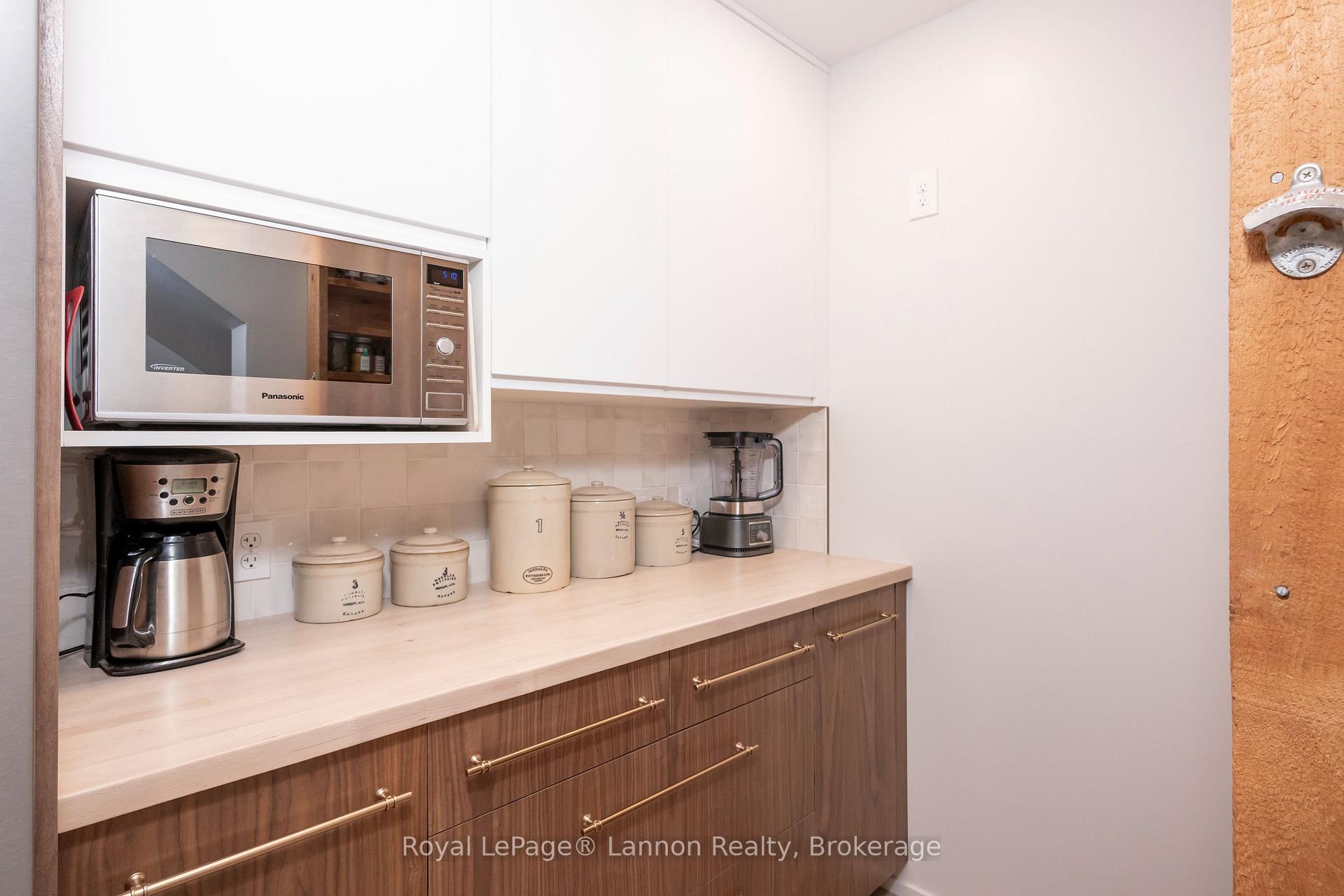 Photo 10 of 1414 Mcgregor Avenue, Thunder Bay, Hyde Park — HOMEH