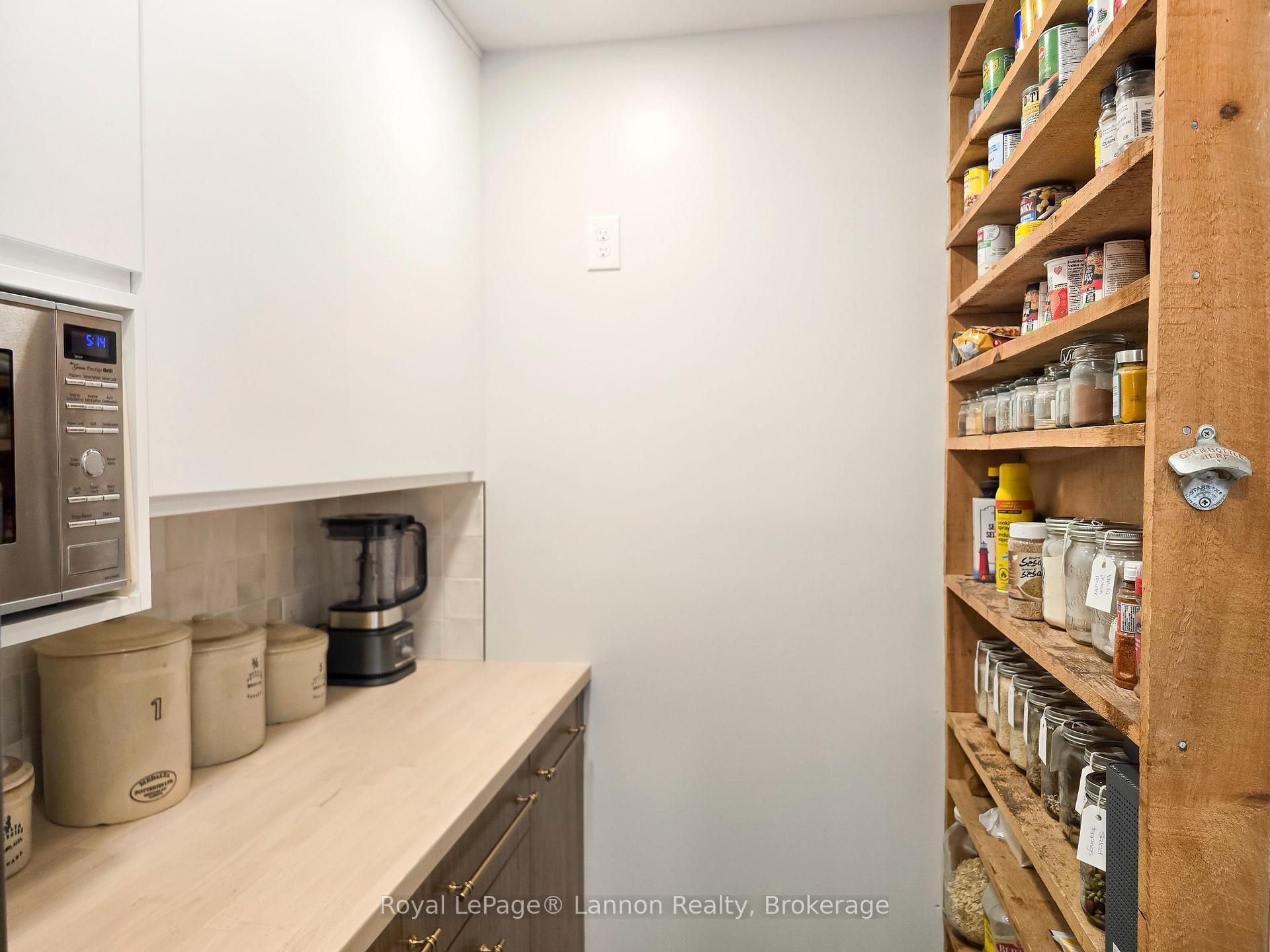 Photo 11 of 1414 Mcgregor Avenue, Thunder Bay, Hyde Park — HOMEH