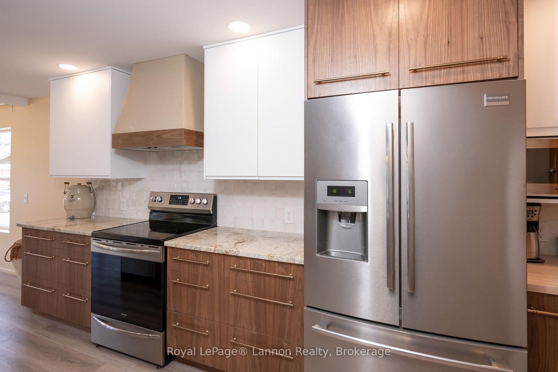Photo 13 of 1414 Mcgregor Avenue, Thunder Bay, Hyde Park — HOMEH