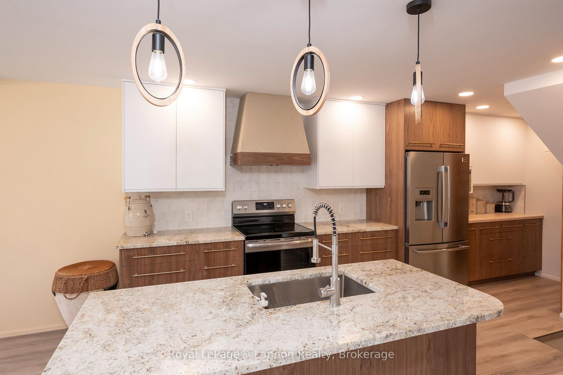 Photo 14 of 1414 Mcgregor Avenue, Thunder Bay, Hyde Park — HOMEH