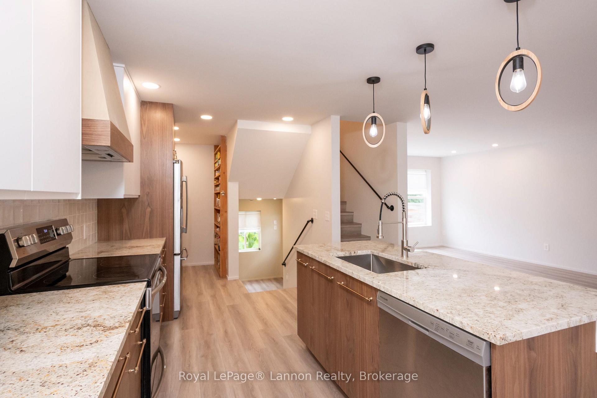 Photo 20 of 1414 Mcgregor Avenue, Thunder Bay, Hyde Park — HOMEH