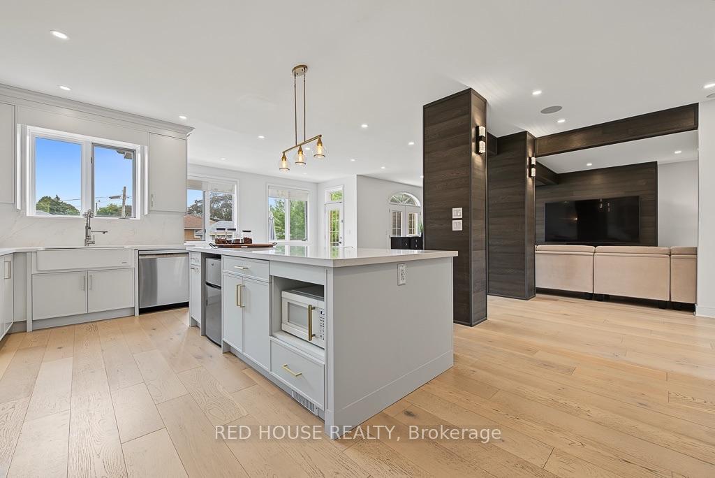 Photo 19 of 111 Neilson Drive, Etobicoke, Markland Wood — HOMEH