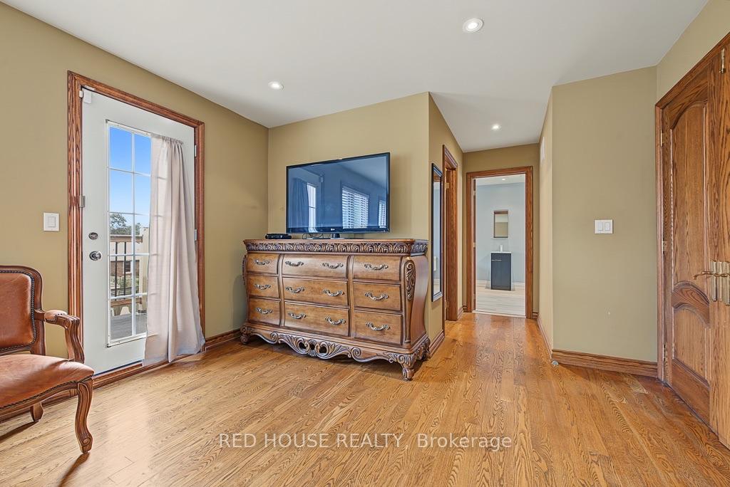 Photo 26 of 111 Neilson Drive, Etobicoke, Markland Wood — HOMEH