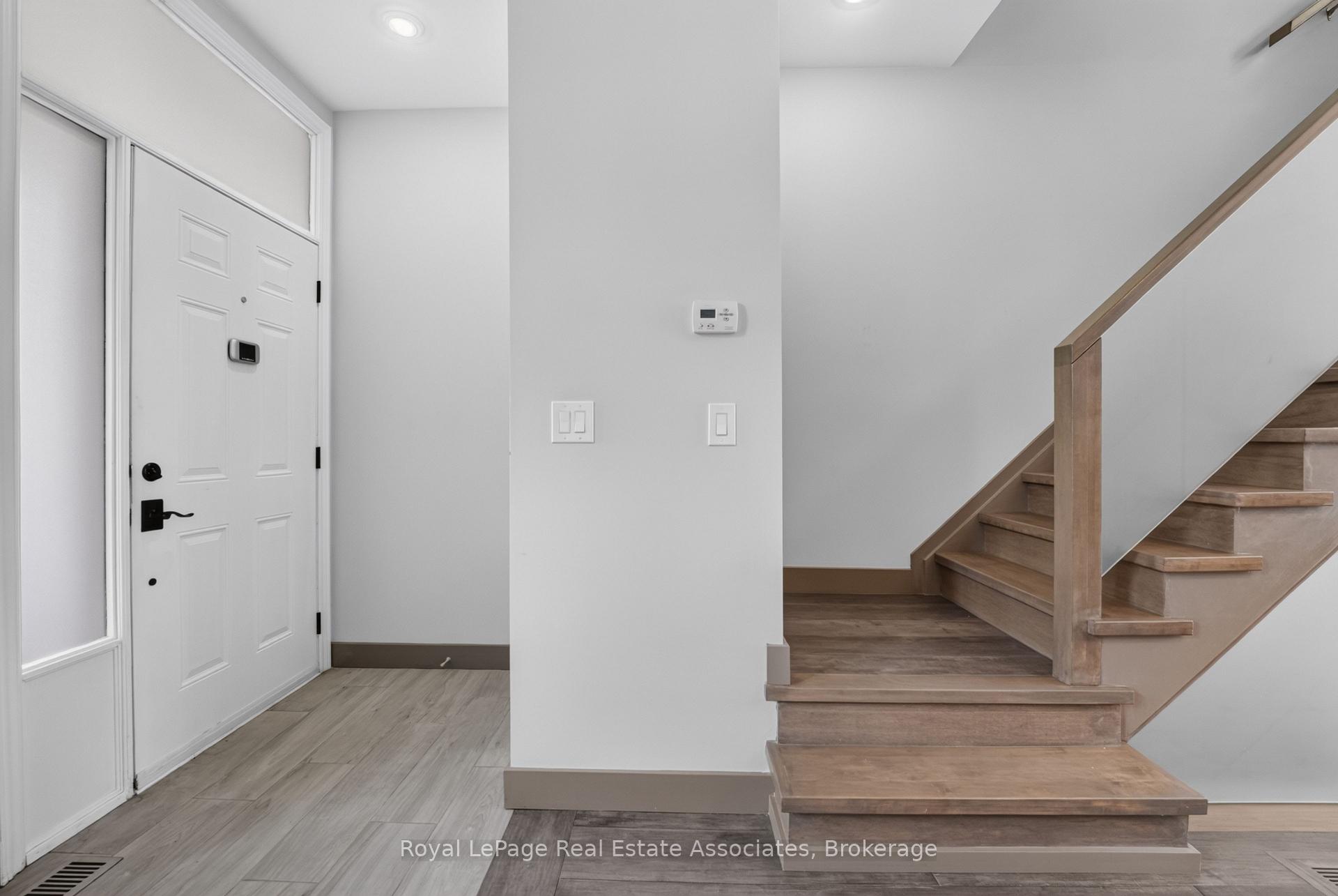 Photo 6 of 30 Michael Power Place, Etobicoke, Islington-City Centre West — HOMEH