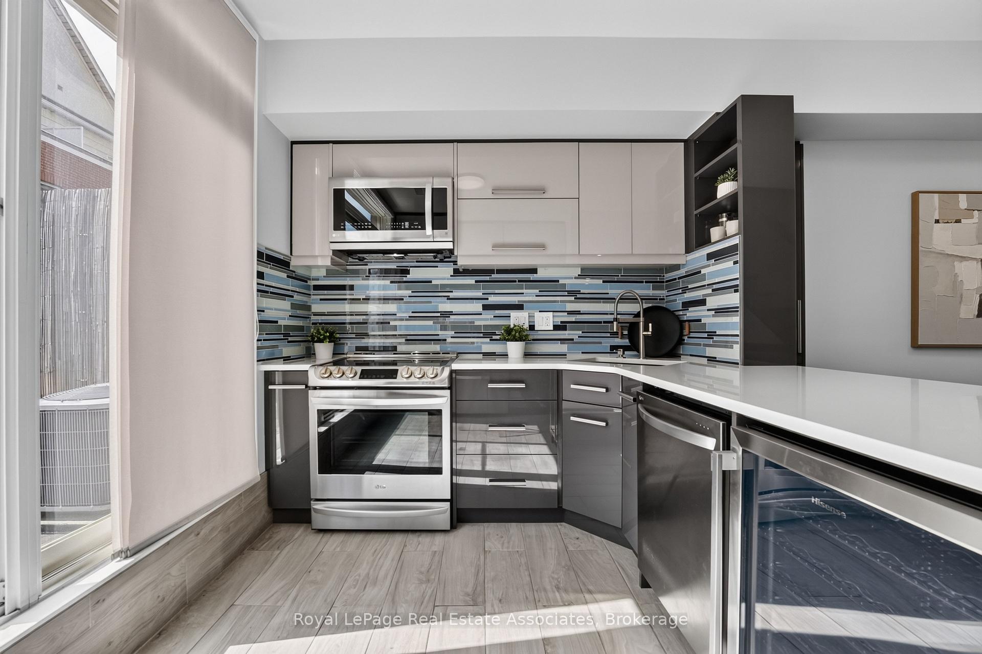 Photo 15 of 30 Michael Power Place, Etobicoke, Islington-City Centre West — HOMEH