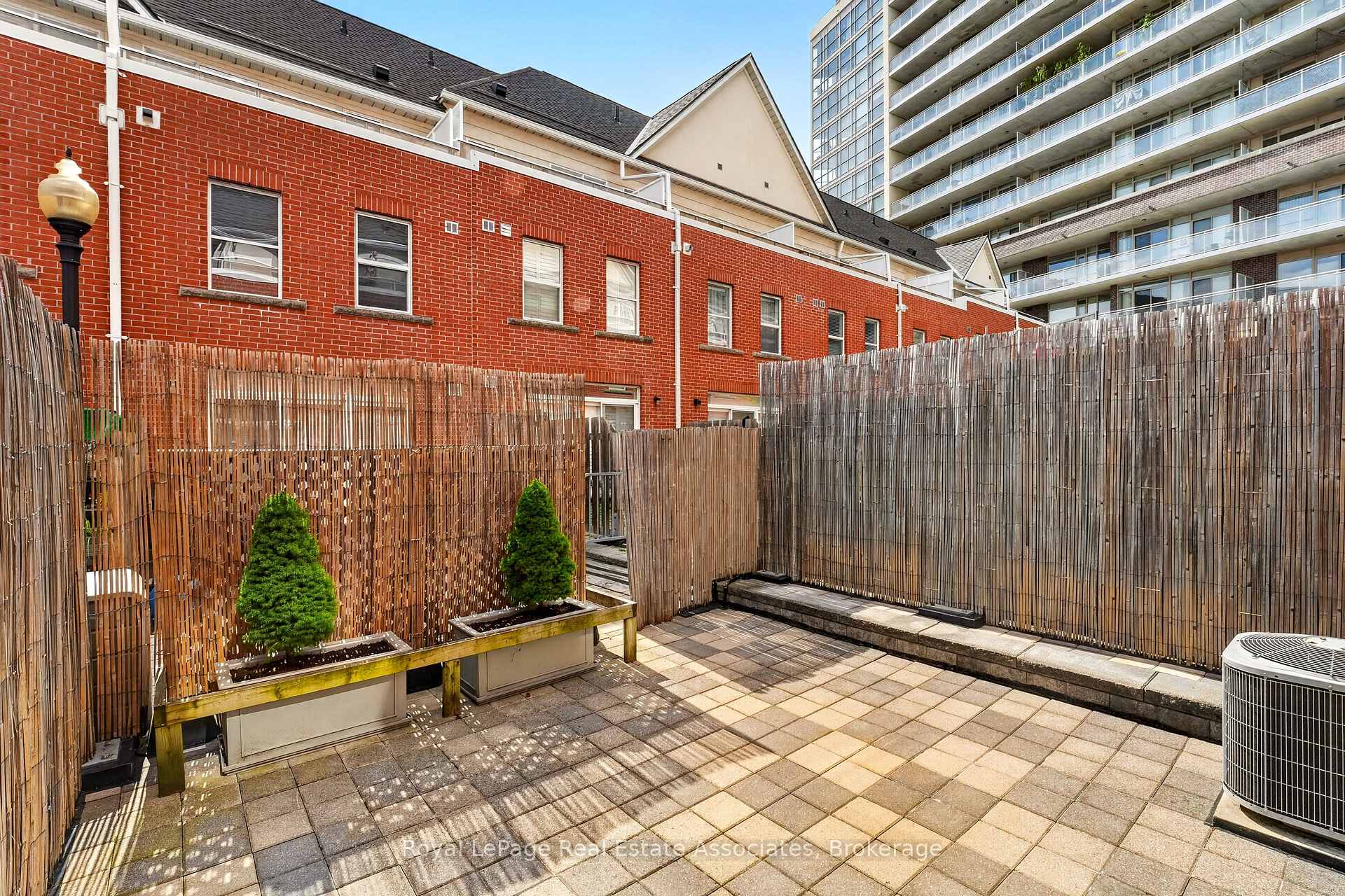 Photo 17 of 30 Michael Power Place, Etobicoke, Islington-City Centre West — HOMEH