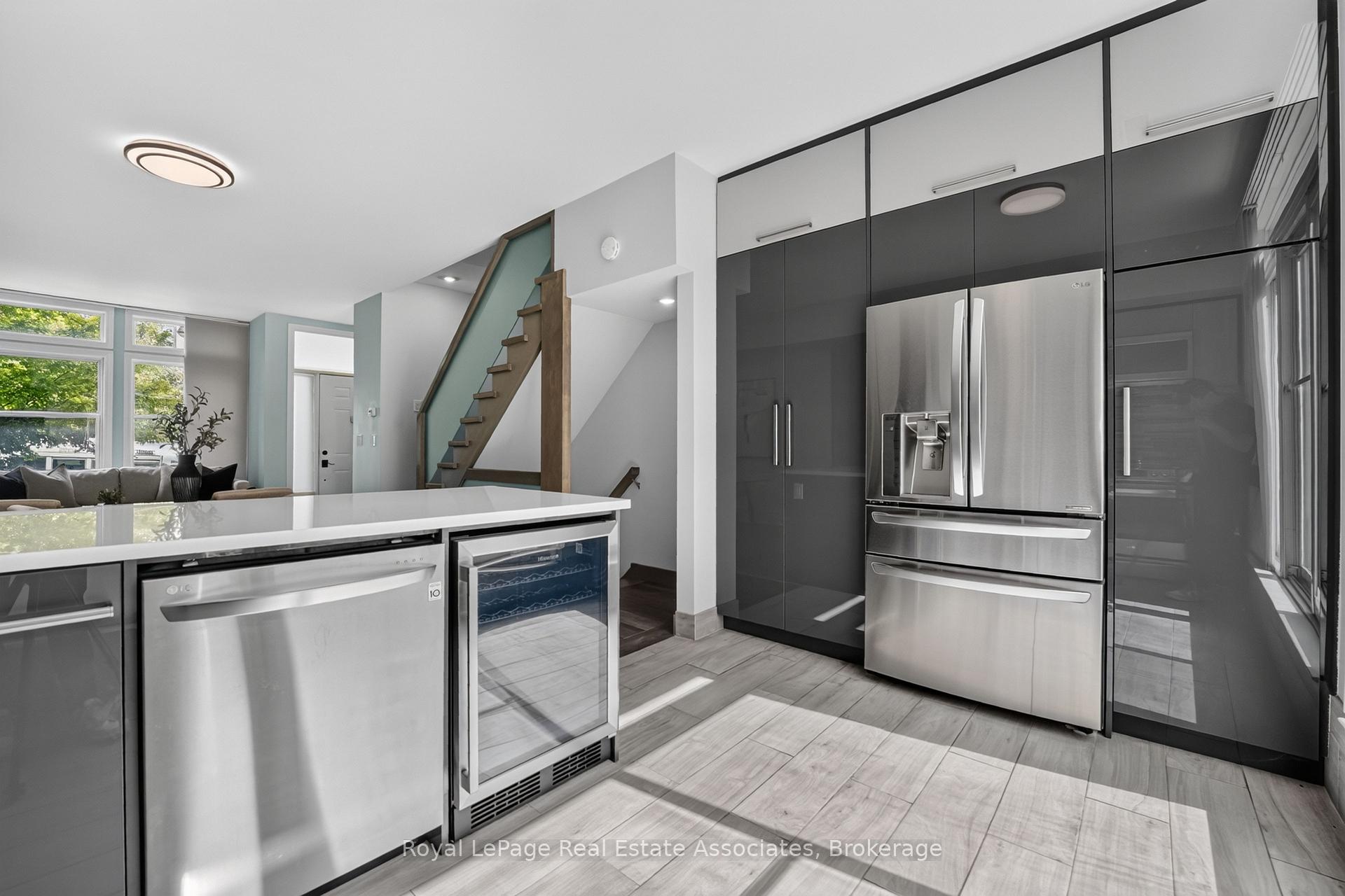 Photo 19 of 30 Michael Power Place, Etobicoke, Islington-City Centre West — HOMEH