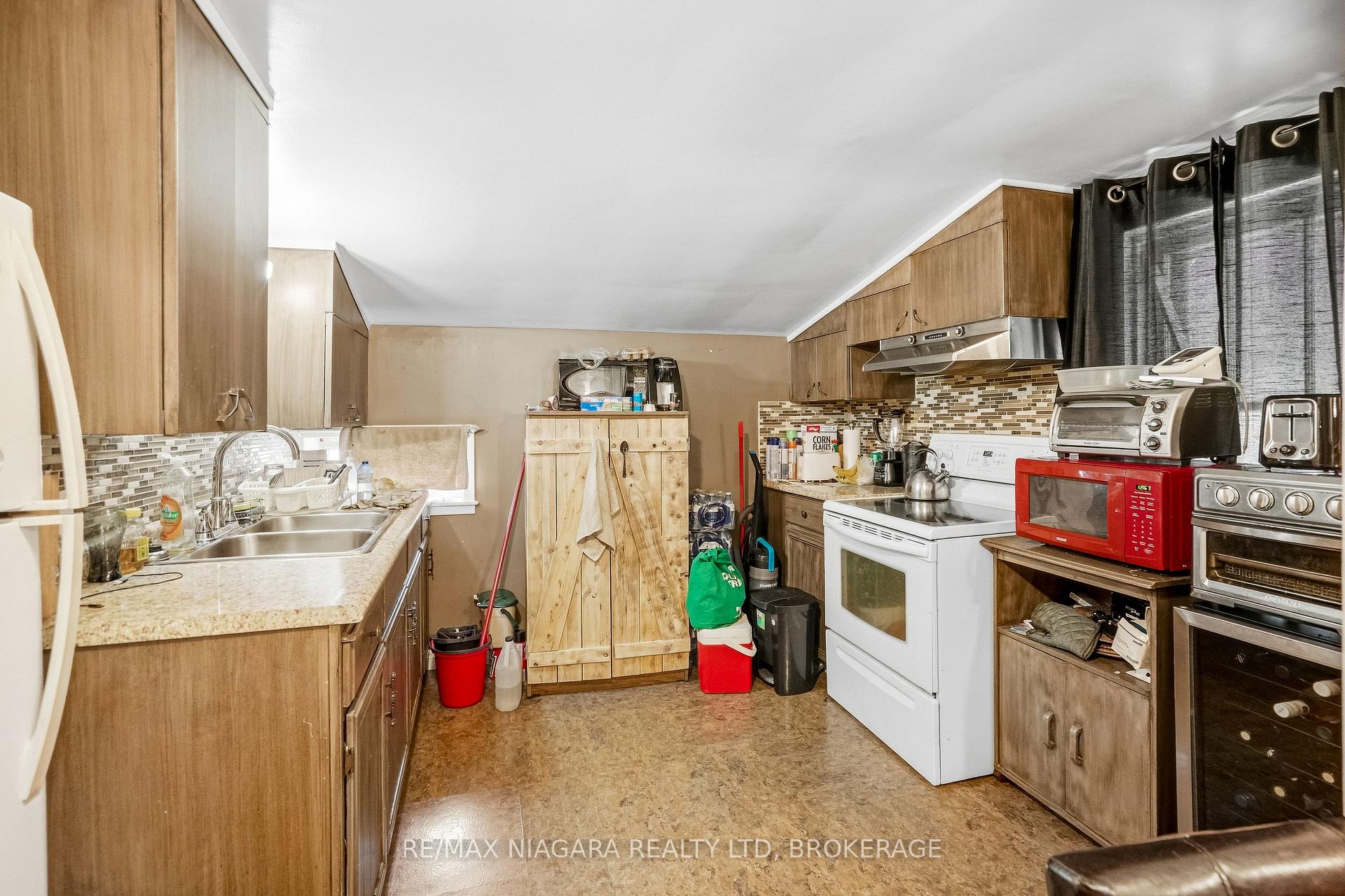 Photo 20 of 509 Lincoln Street, Welland, Lincoln/Crowland — HOMEH