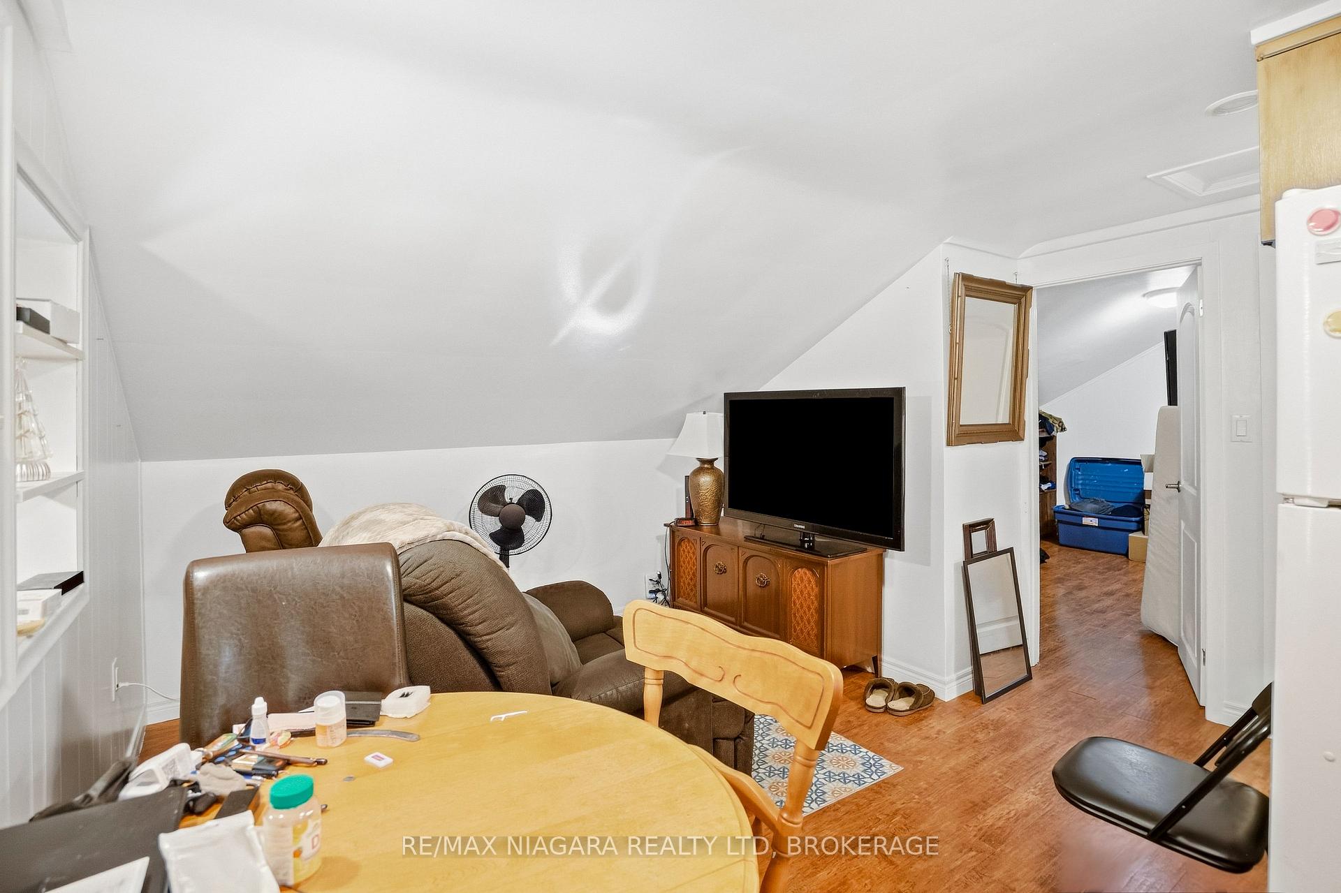 Photo 24 of 509 Lincoln Street, Welland, Lincoln/Crowland — HOMEH