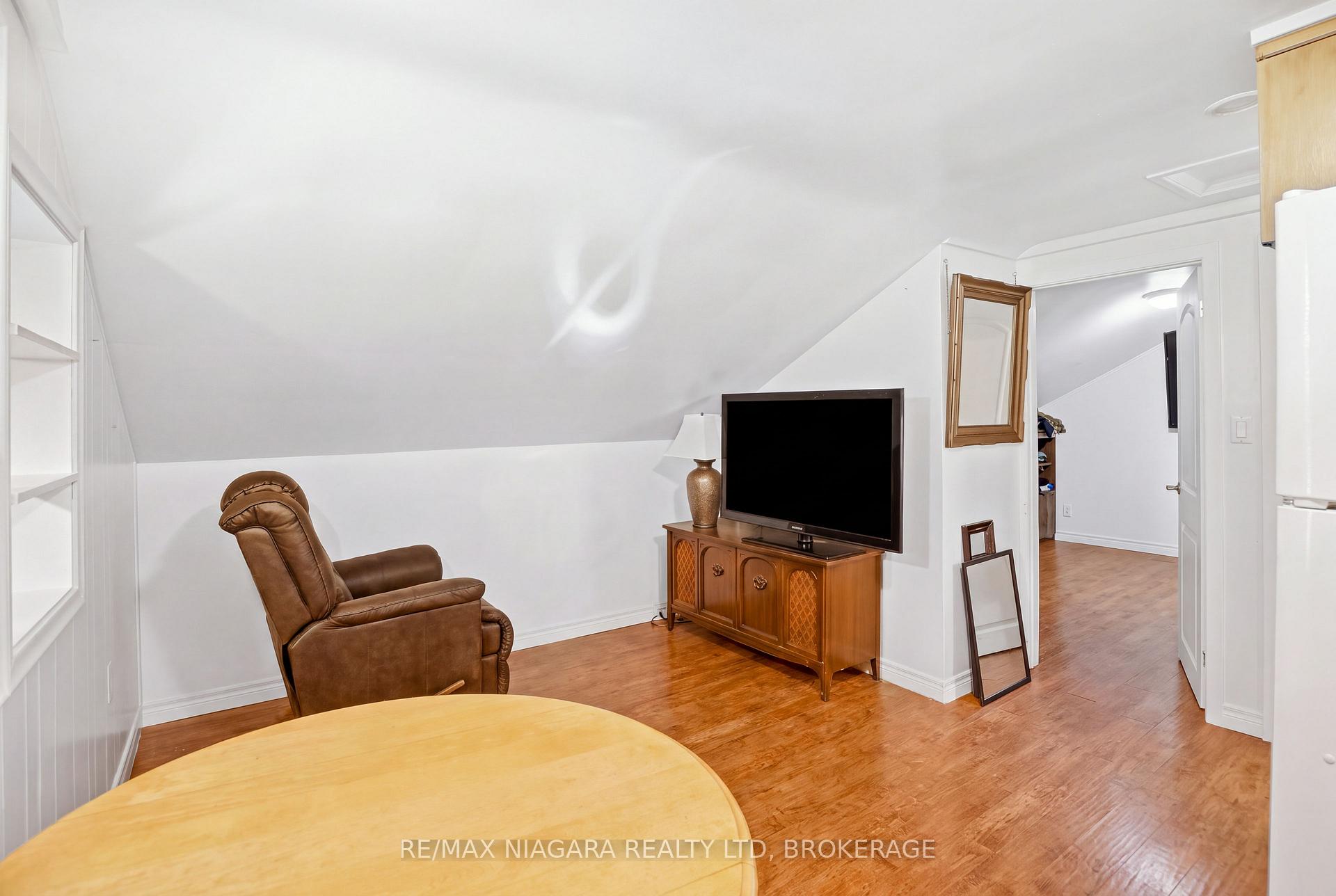 Photo 23 of 509 Lincoln Street, Welland, Lincoln/Crowland — HOMEH
