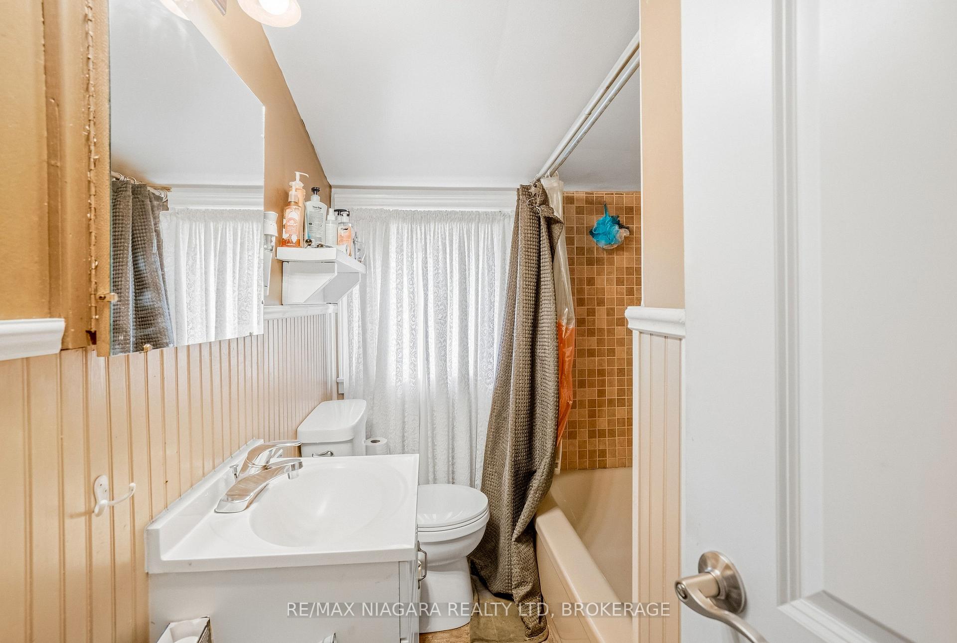 Photo 27 of 509 Lincoln Street, Welland, Lincoln/Crowland — HOMEH