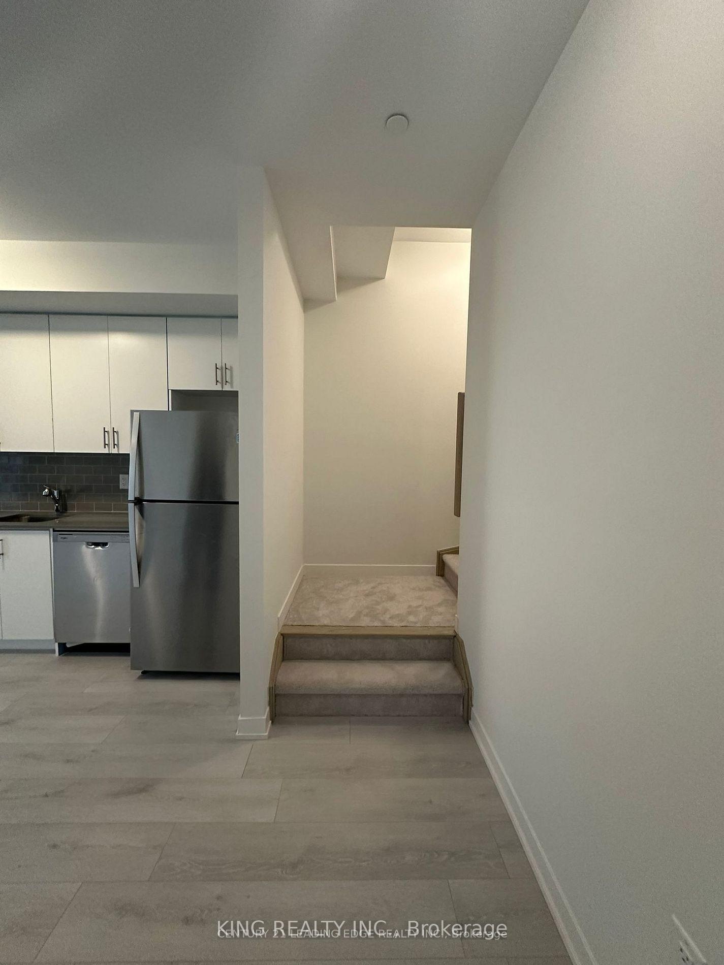 Photo 4 of Unit 32, 3409 Ridgeway Drive, Mississauga, Erin Mills — HOMEH