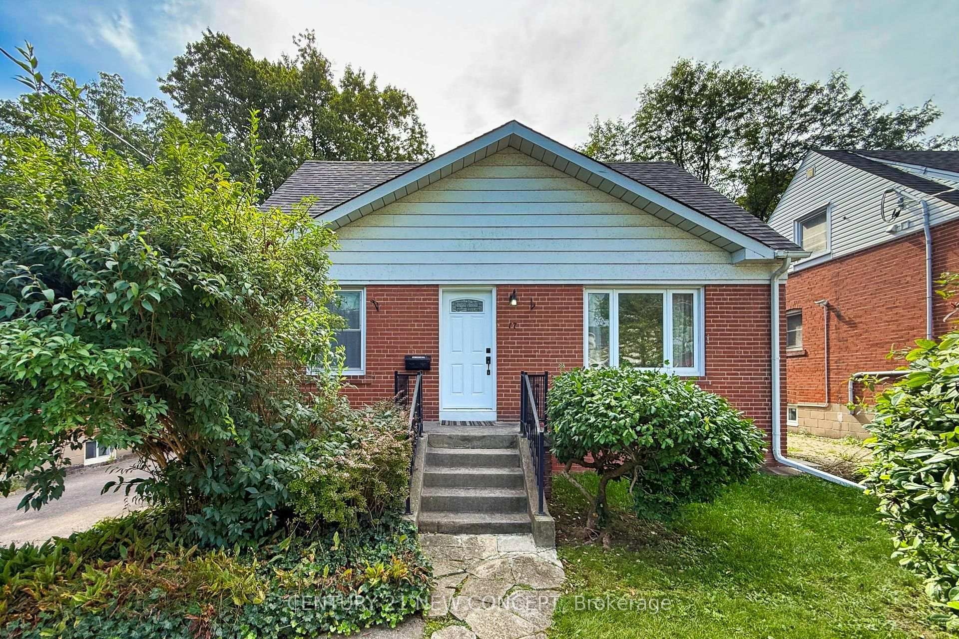 Photo 1 of 17 Lyndale Drive, North York, Willowdale East — HOMEH