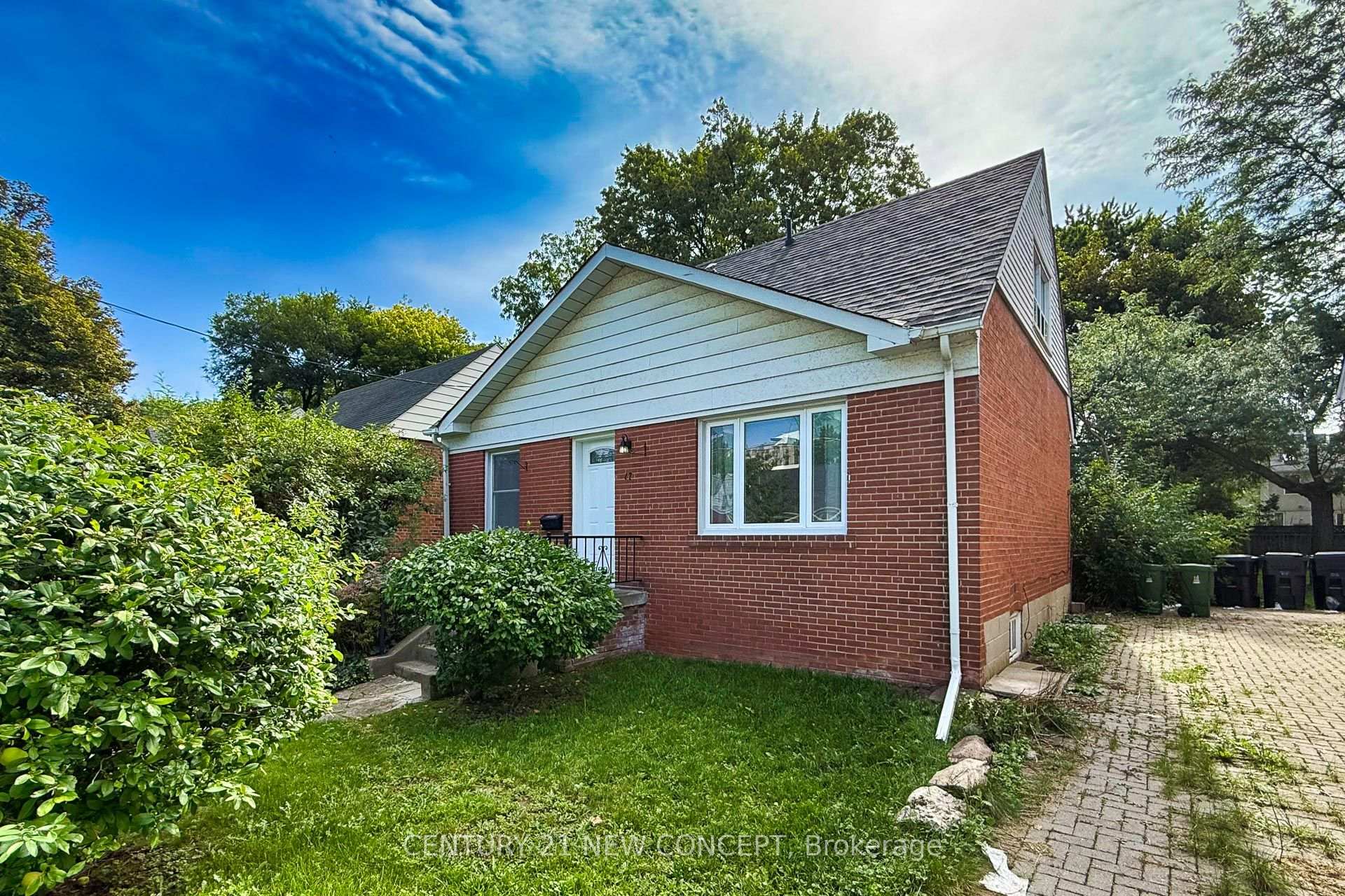 Photo 3 of 17 Lyndale Drive, North York, Willowdale East — HOMEH
