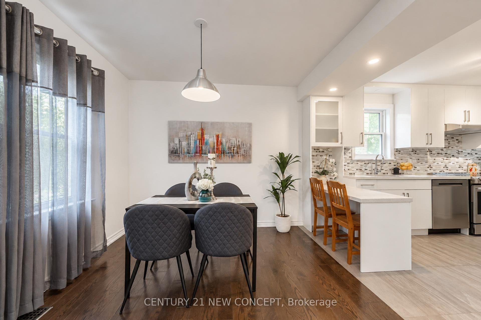 Photo 5 of 17 Lyndale Drive, North York, Willowdale East — HOMEH