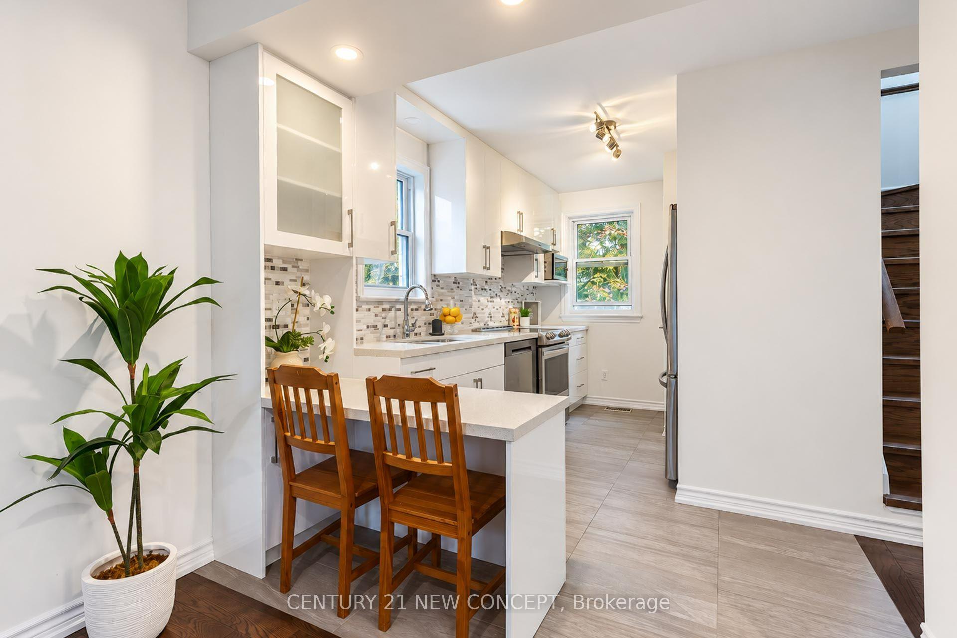 Photo 6 of 17 Lyndale Drive, North York, Willowdale East — HOMEH