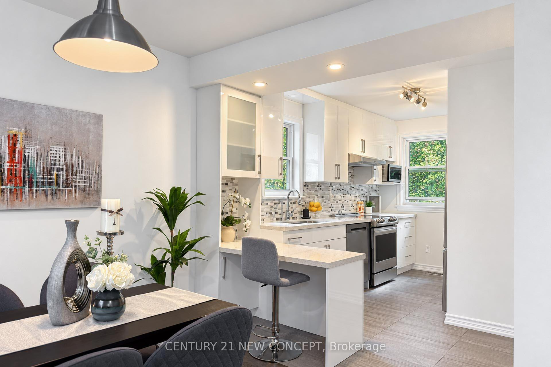 Photo 7 of 17 Lyndale Drive, North York, Willowdale East — HOMEH