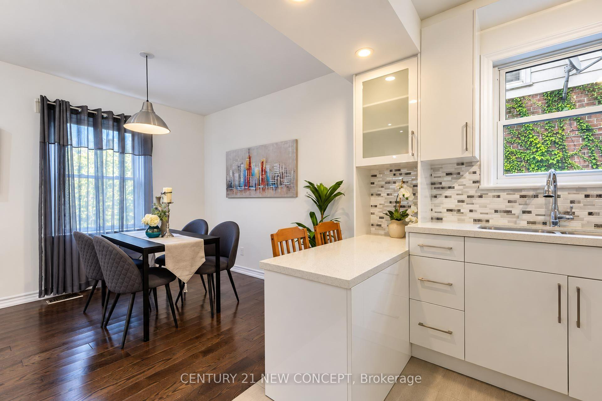 Photo 8 of 17 Lyndale Drive, North York, Willowdale East — HOMEH