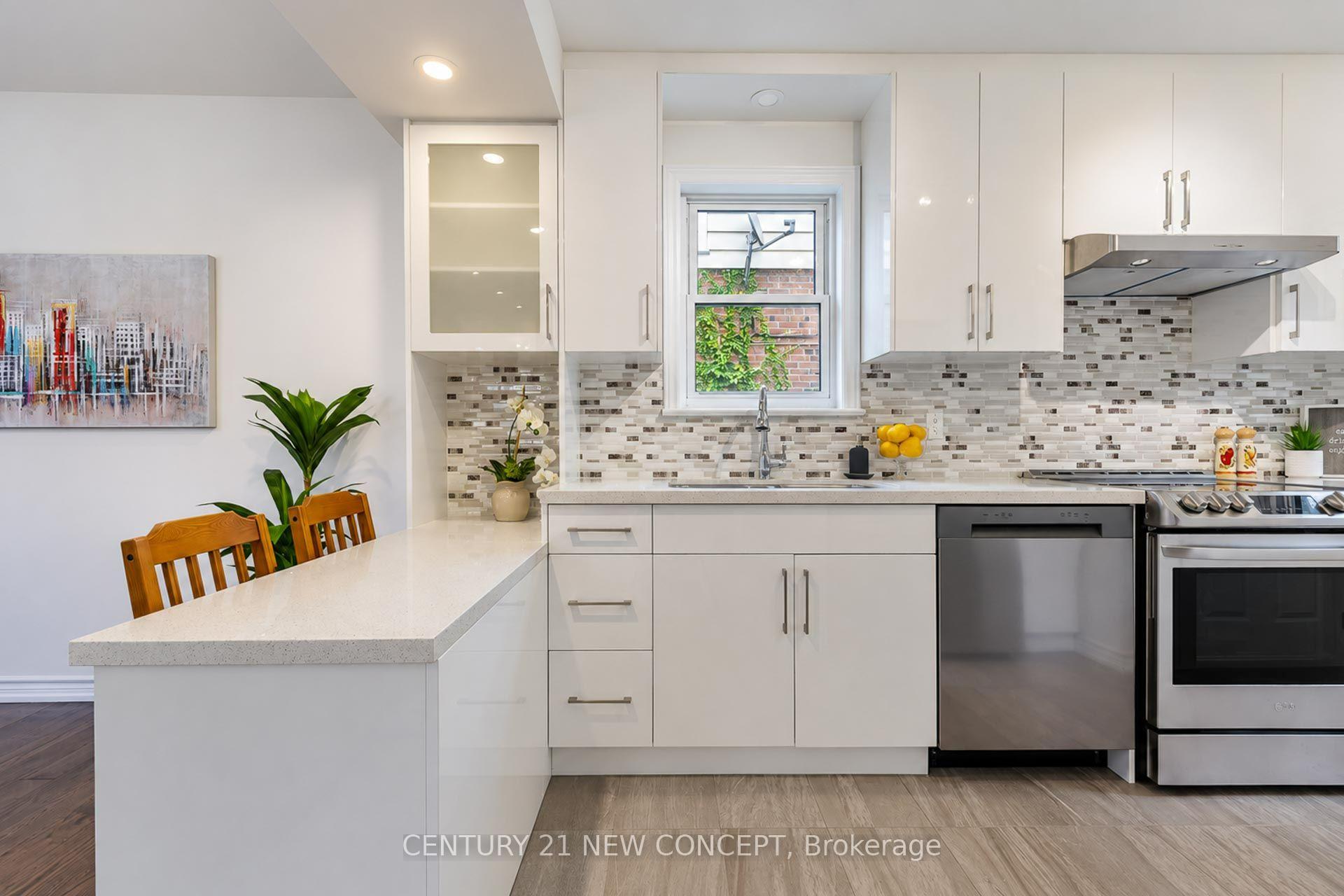 Photo 9 of 17 Lyndale Drive, North York, Willowdale East — HOMEH